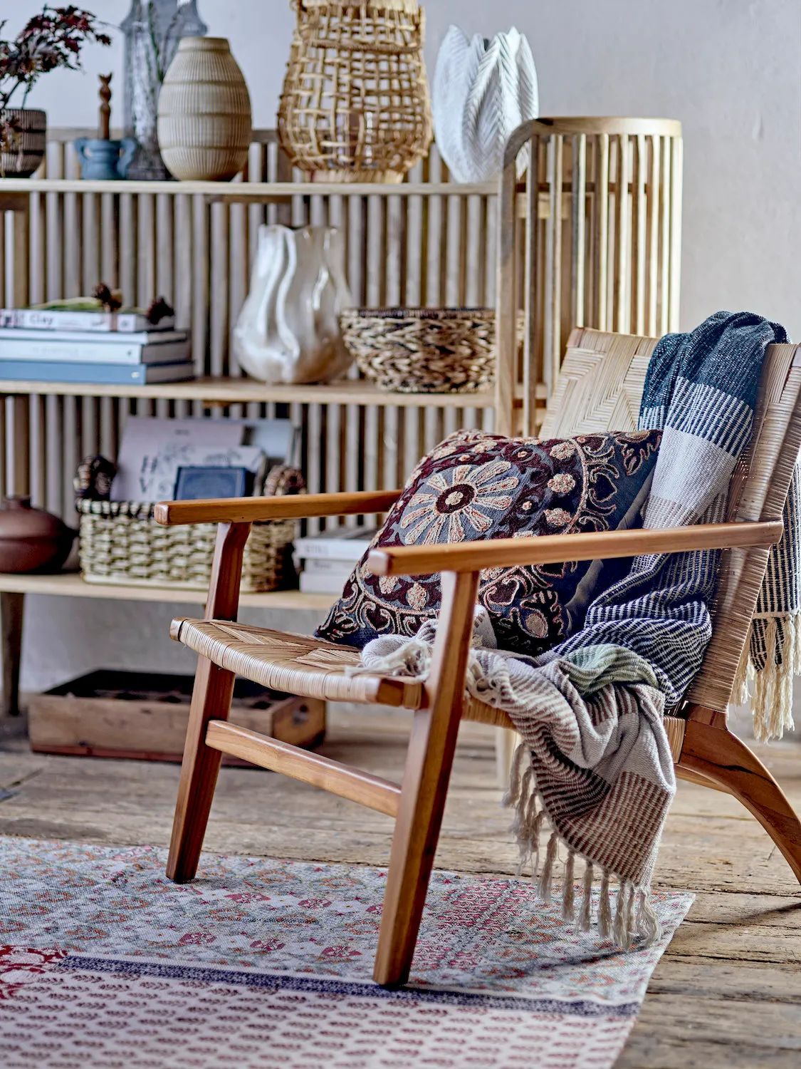 image fotel, drewniany, rattan, poduszka dekoracyjna, koc