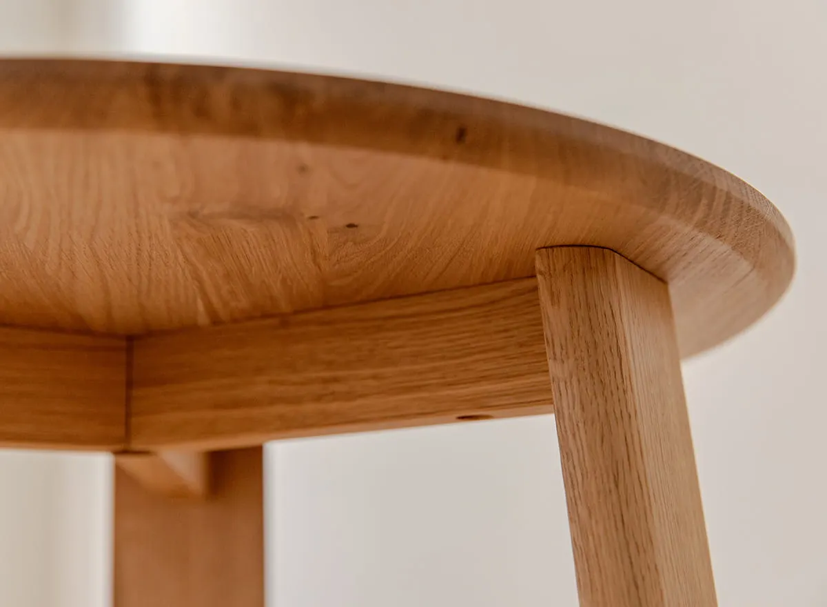Stolik kawowy okrągły MONTI 61 cm dębowy olejowany — zdjęcie 9