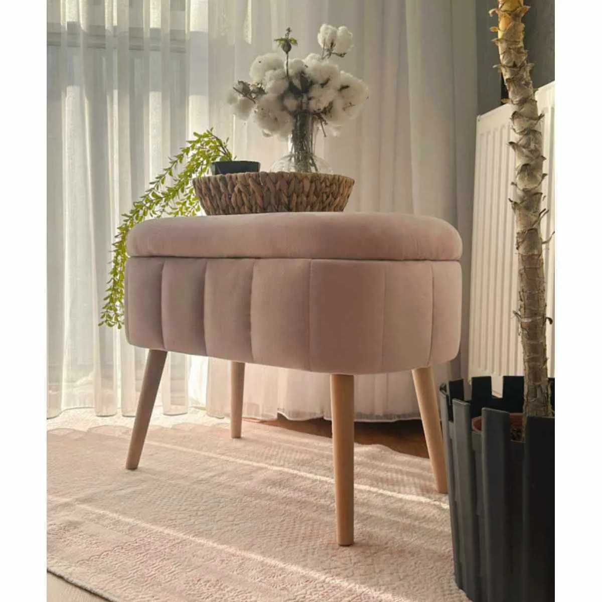 fotel/ottoman, różowy, sofa-stolik, drewniane nóżki, pufa tapicerowana