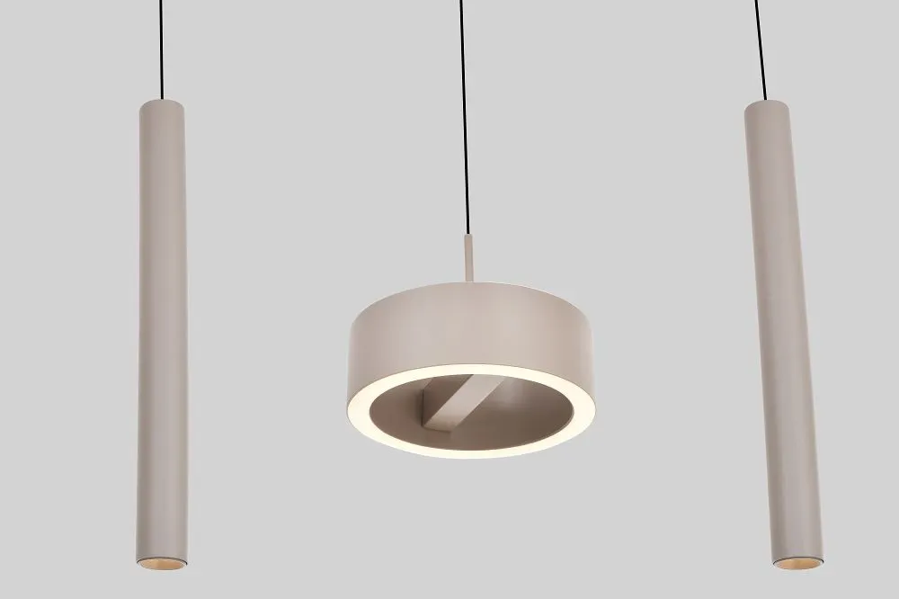 image lampa wisząca, zestaw wiszący, konstrukcja metalowa, biały/neutralny kolor, podświetlenie LED