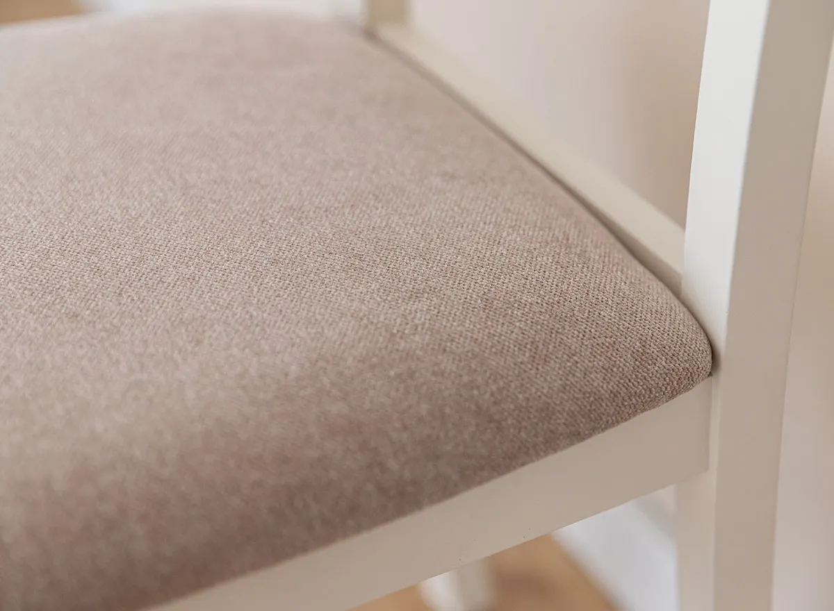 Krzesło BELLUNO ELEGANTE 22 z beżowym siedziskiem materiałowym - białe (STORM 06) - DRMKT22/S06