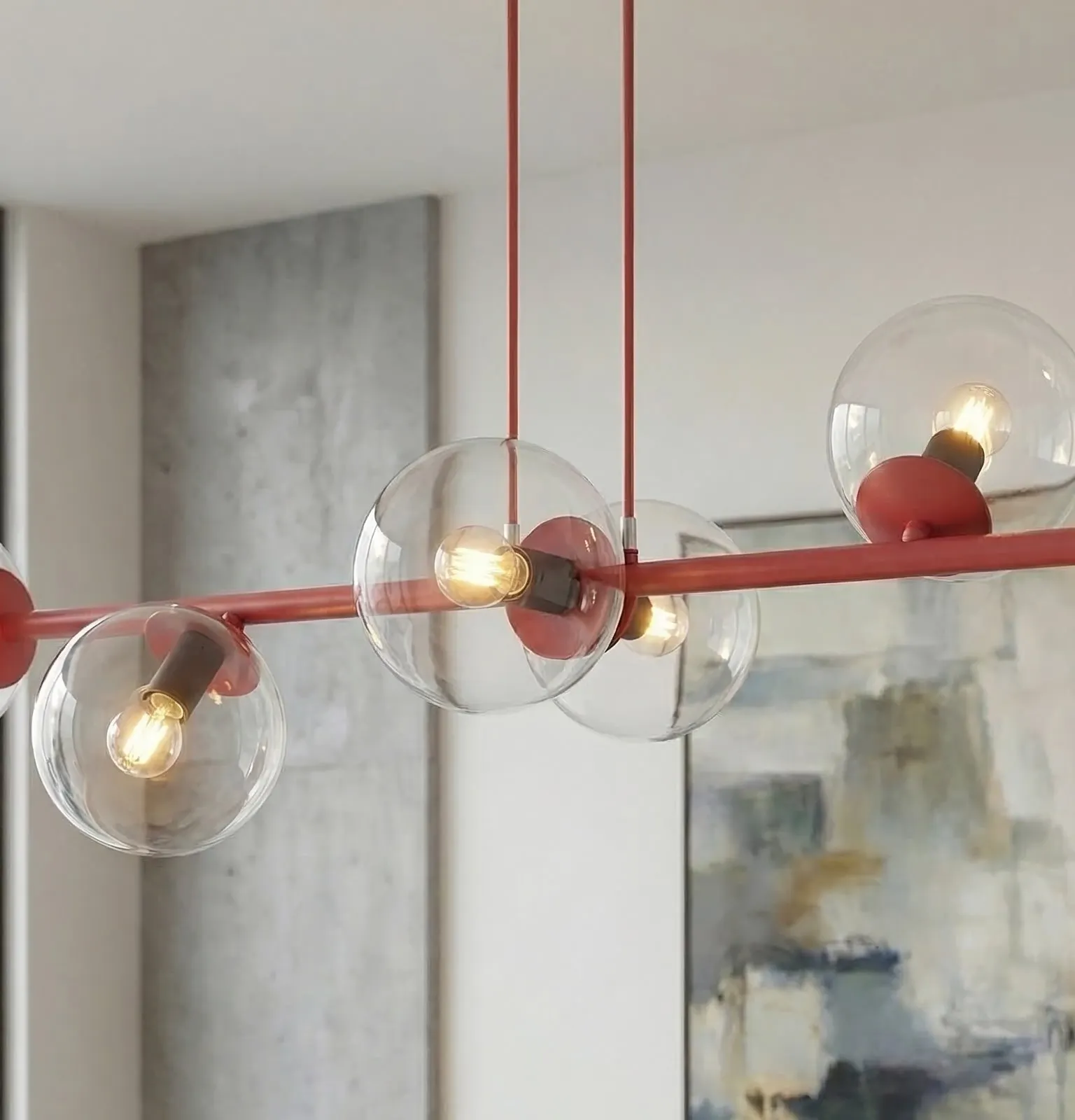 image lampa wisząca, kule szklane, metalowy stelaż, różowy kolor, żarówka LED