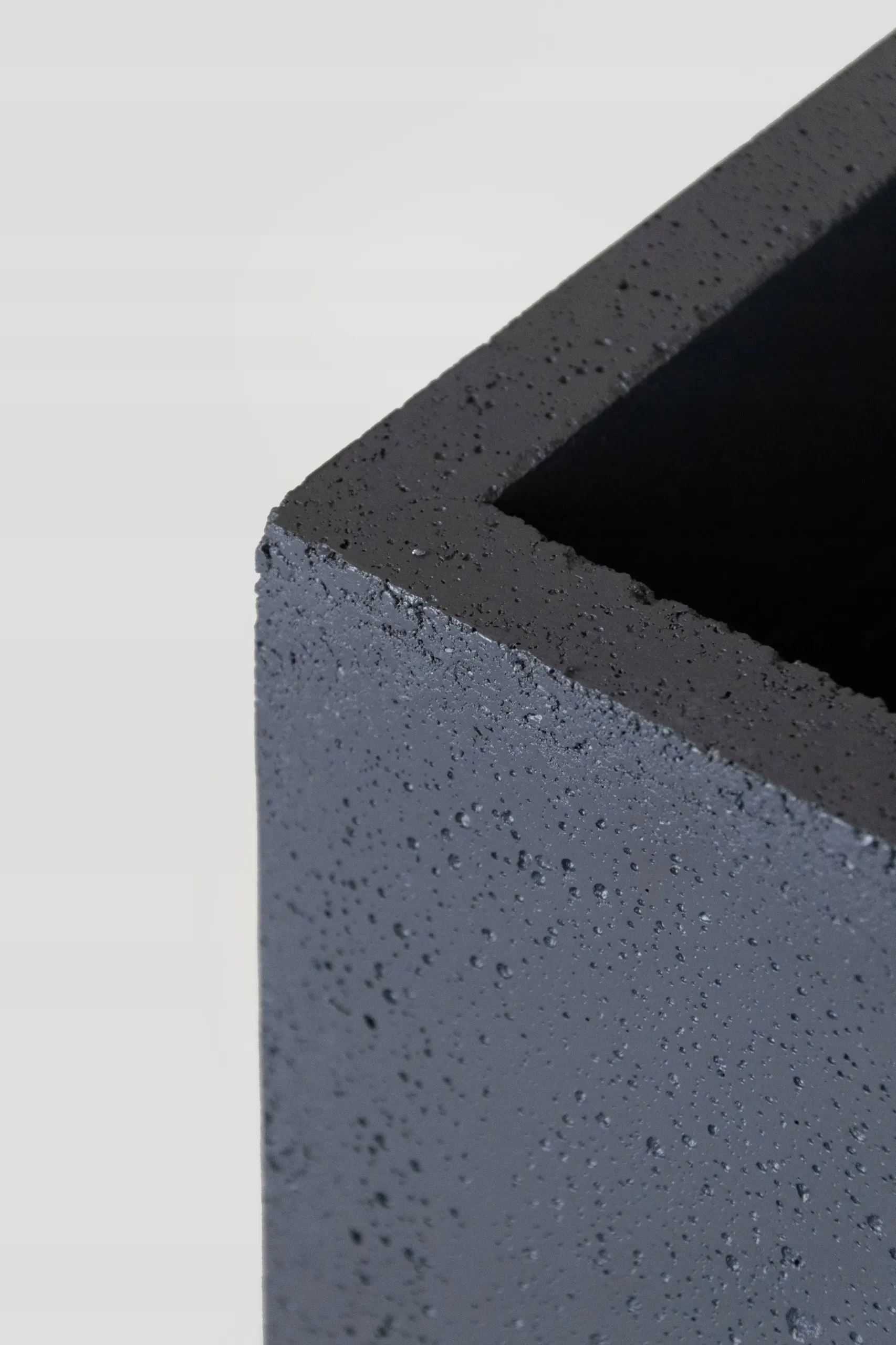 DONICZKA zewnętrzna betonowa SEVRAN 80x30x30 cm antracyt - LD_TZ000551