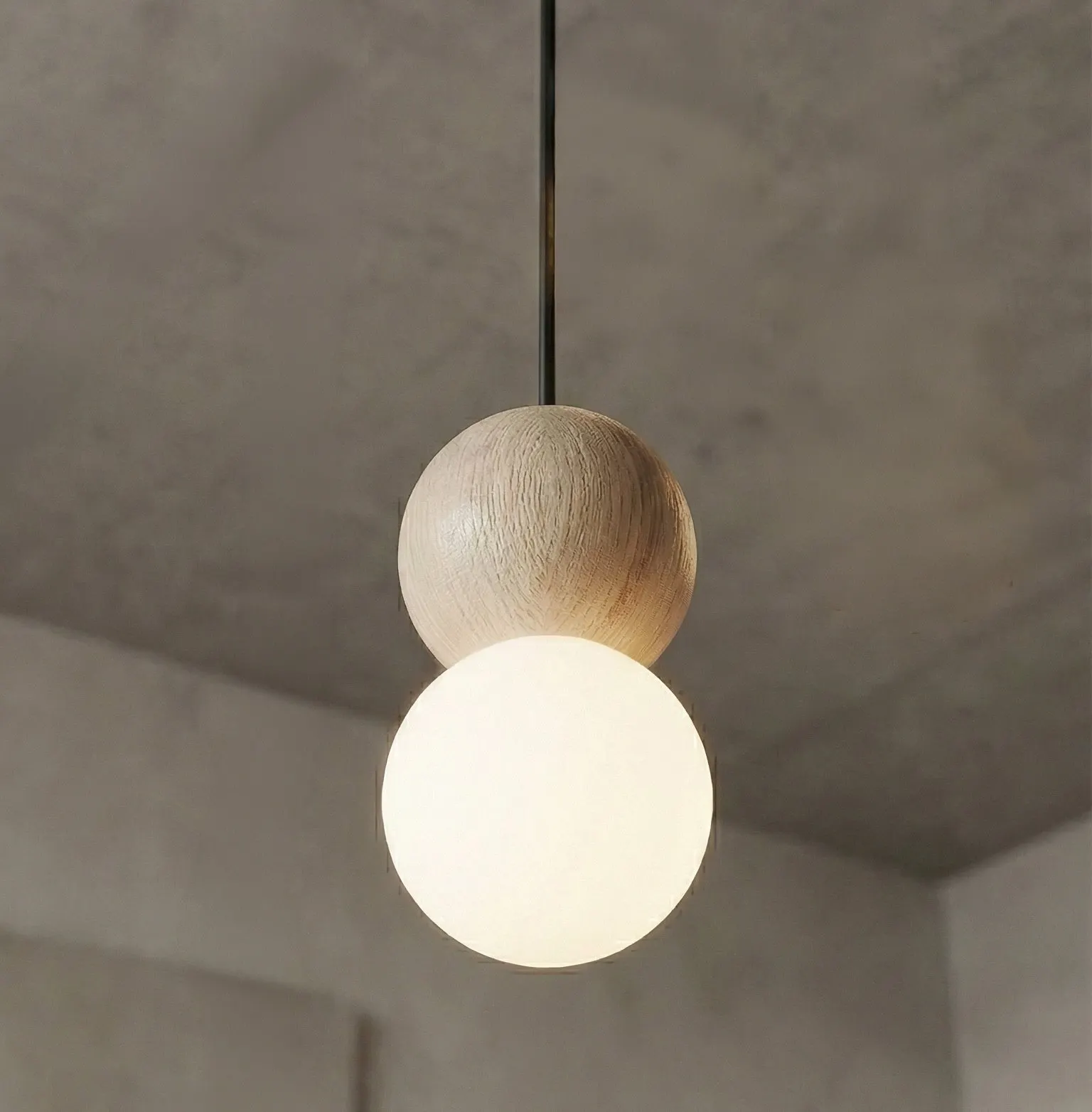 lampa wisząca, kula drewniana, globo, oświetlenie, minimalizm