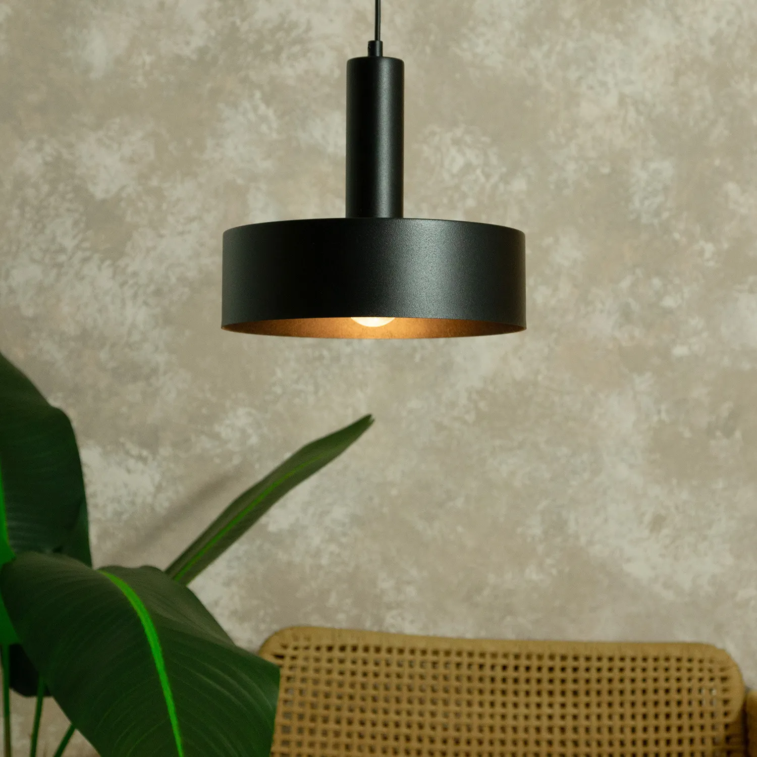 Lampa wisząca VITRUM koło czarna