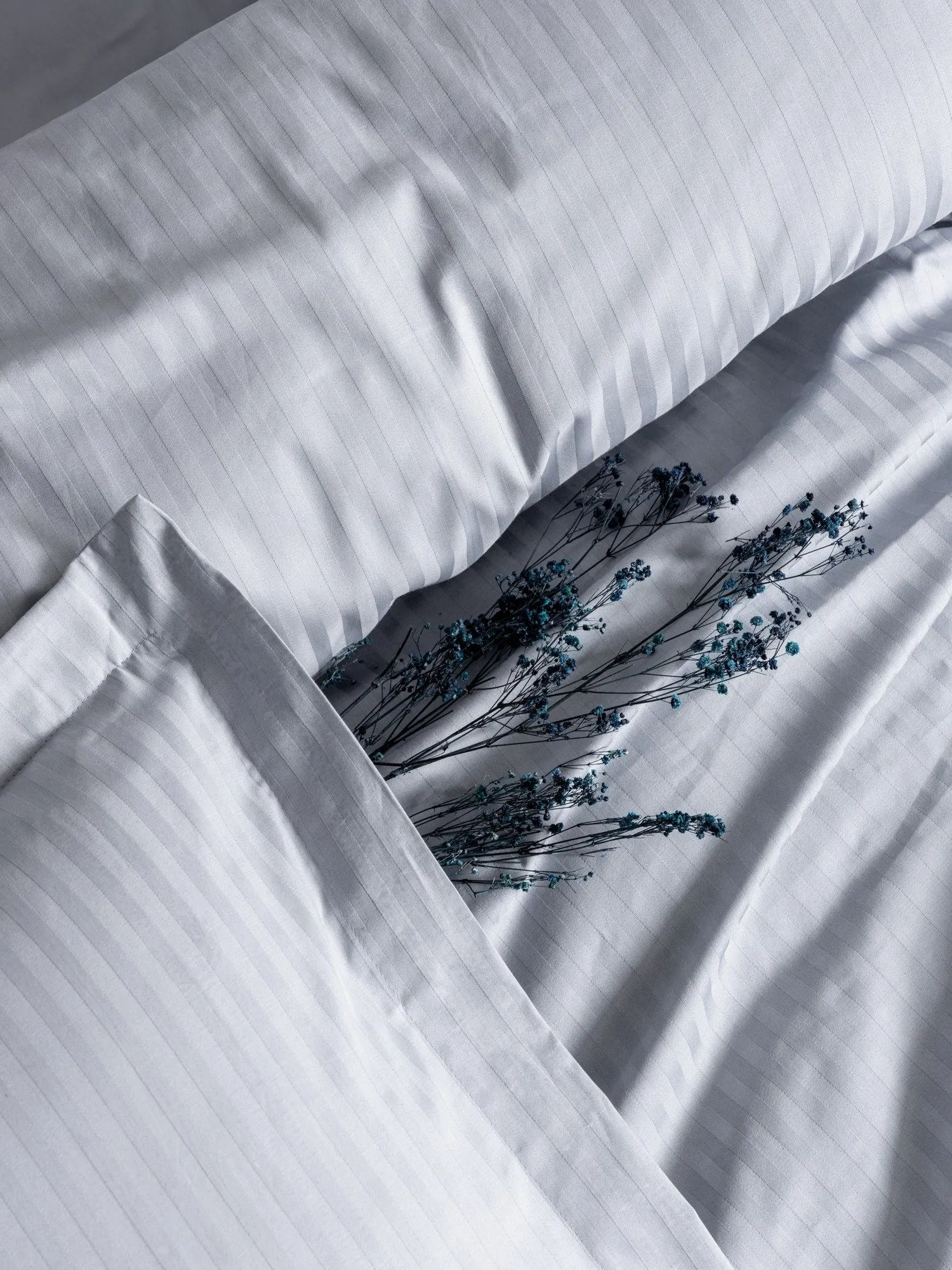 Komplet pościeli satynowej STRIPE 200x200 poszewka 2 szt. 80x80 szary - ASI_129CTN84636