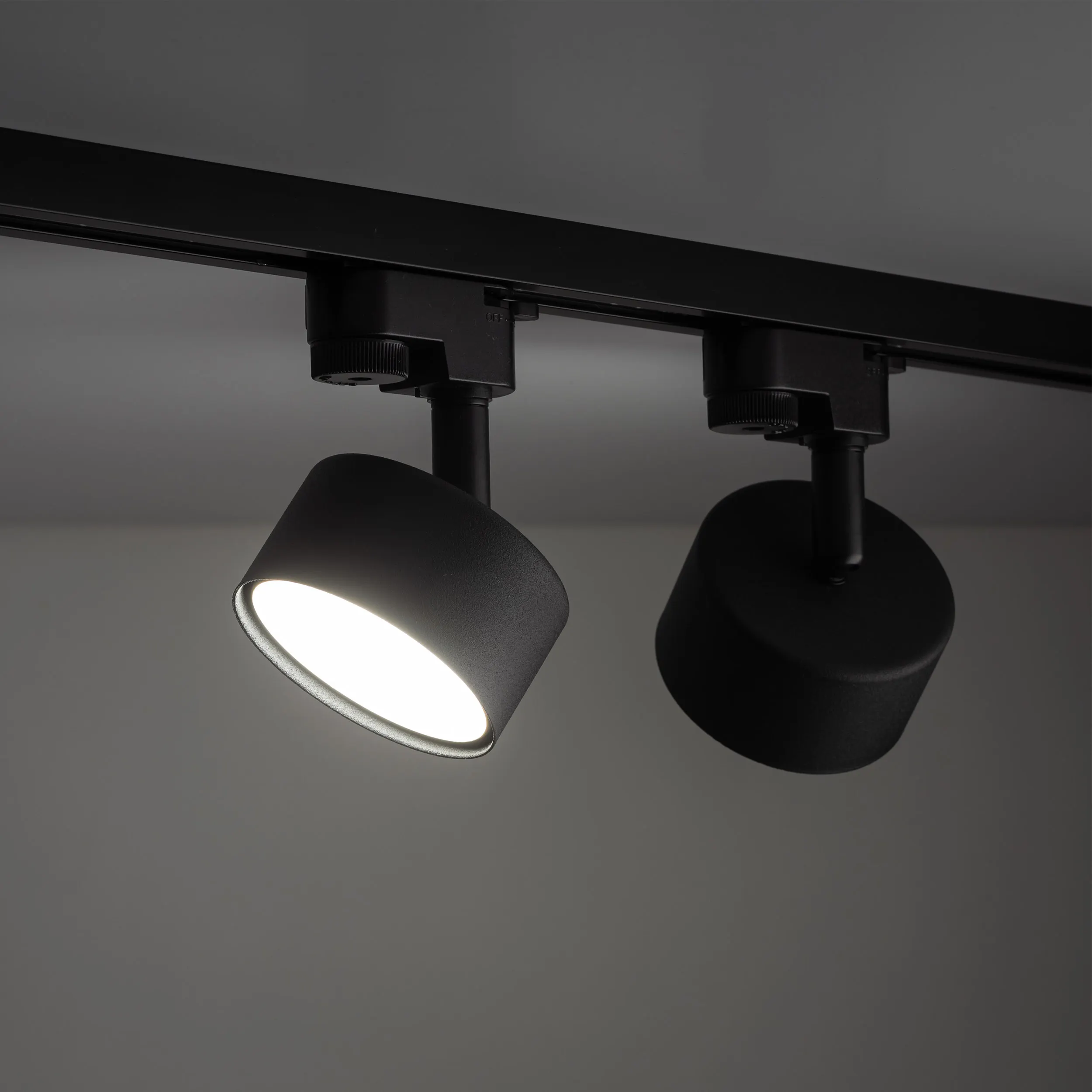 Reflektor listwowy TRACER czarny regulowany 14x11x8cm - TK_4398