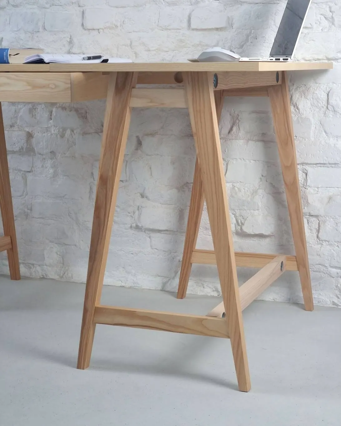 Biurko narożne z szufladami LUKA prawostronne 135x86 jesion naturalny - NRGB_CDLUK2WOOD_P