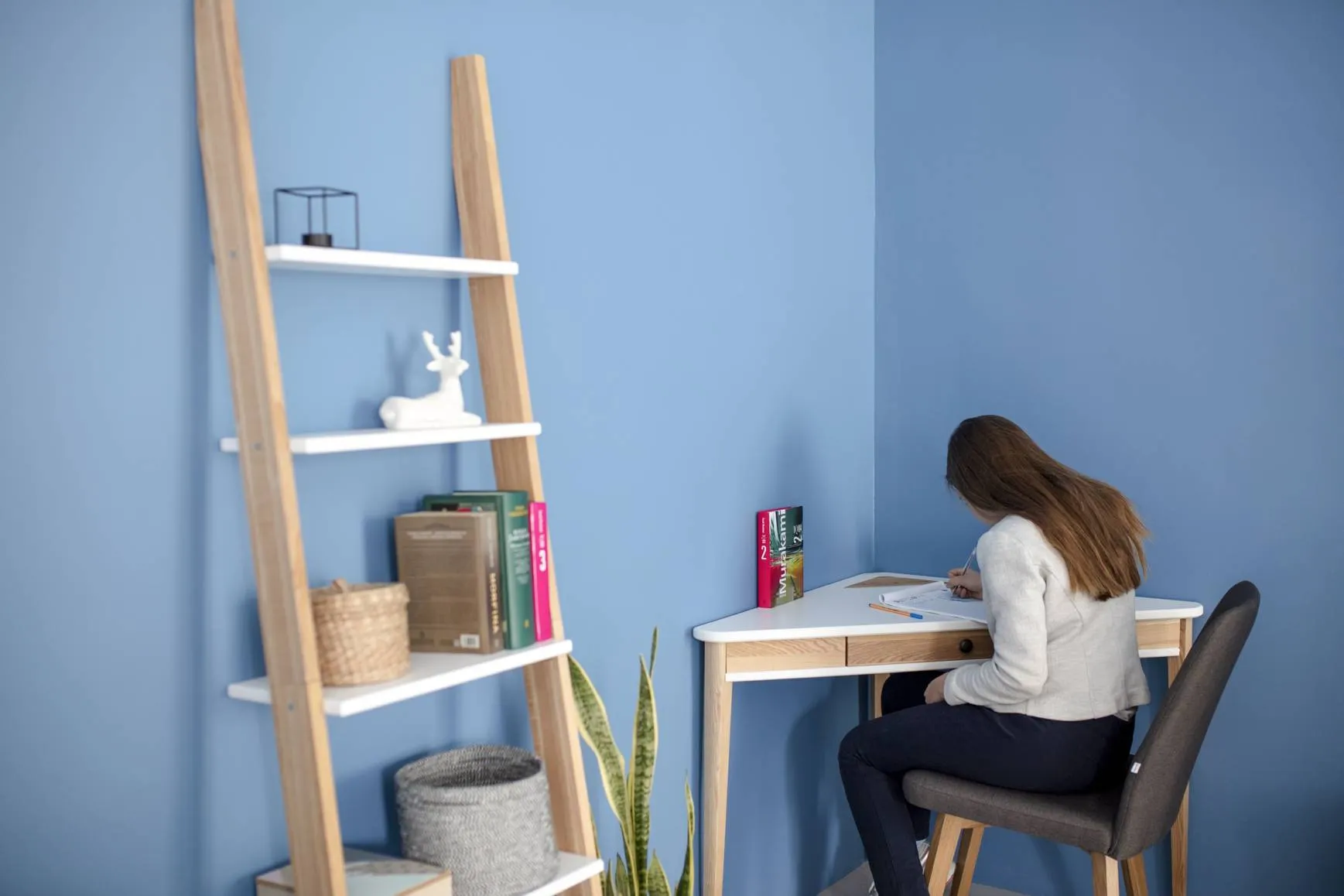 Biurko narożne z szufladą ASHME 114x85 niebieski blat/jesionowe nogi - NRAGABAACD13