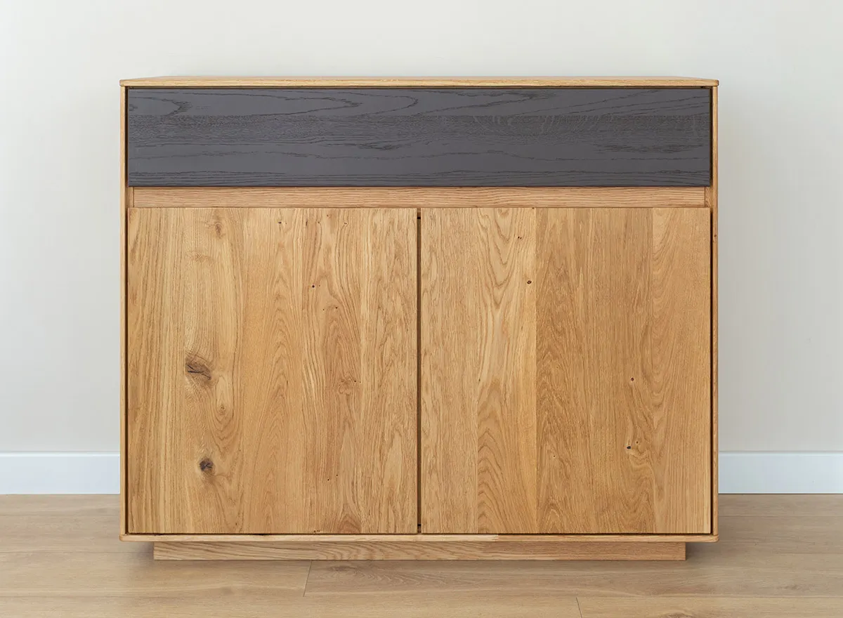 Komoda dębowa 2-drzwiowa z 1 szufladą SORA Dębowy Sen dąb olejowany grafit - ZIKOM3_F_1.2