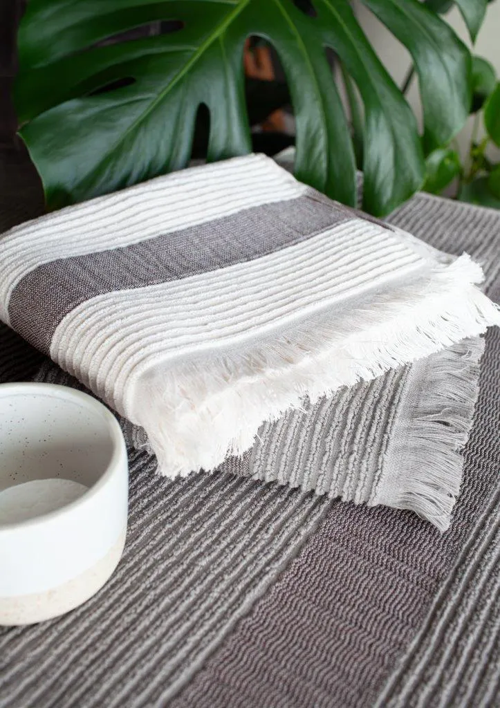 Ręcznik z frędzlami frotte FALA 50x90 gramatura 500 ecru - FARO_30577