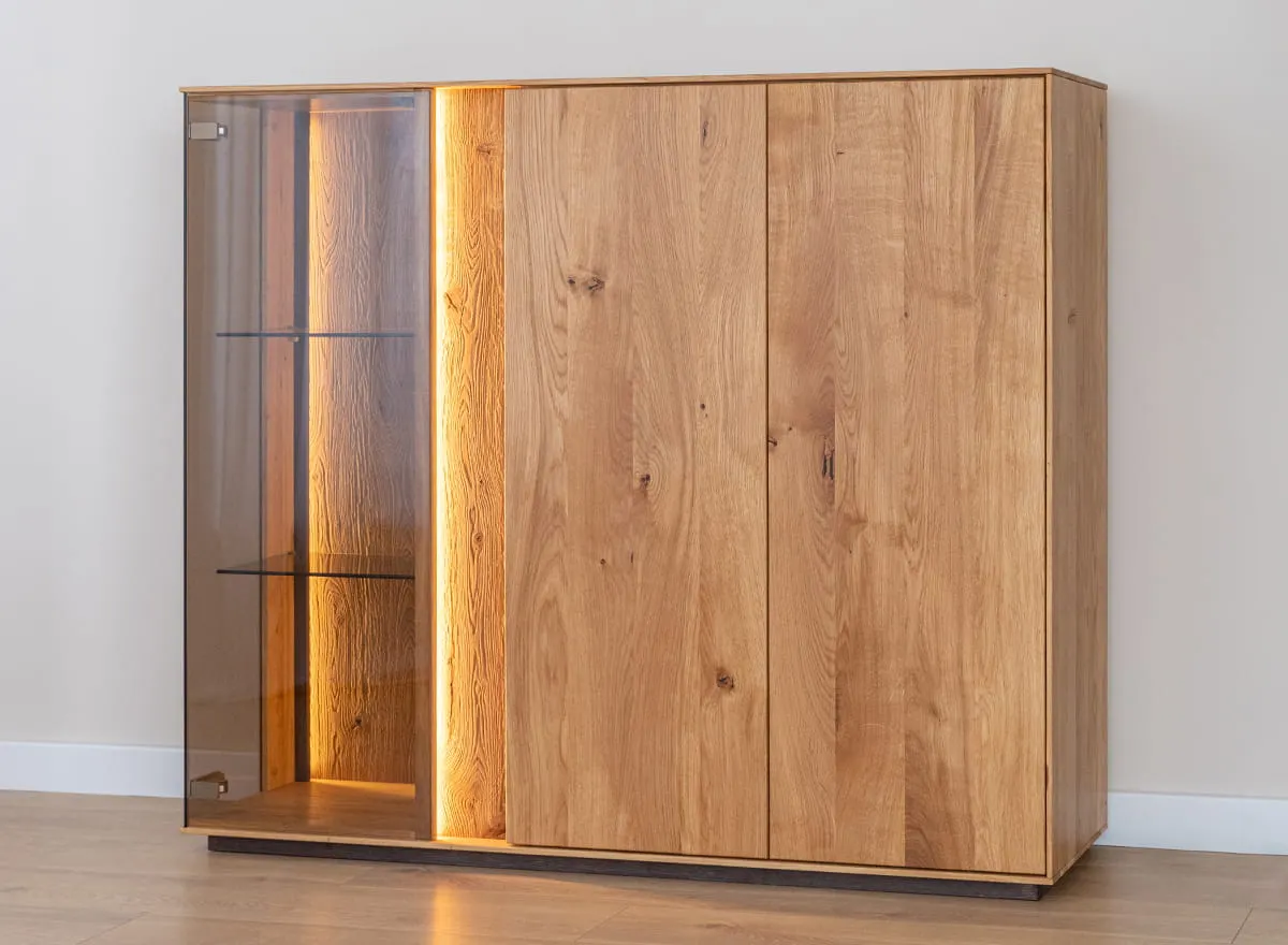 Witryna niska COLLODI dębowa 3-drzwiowa z oświetleniem - dąb olejowany - ZICOL11