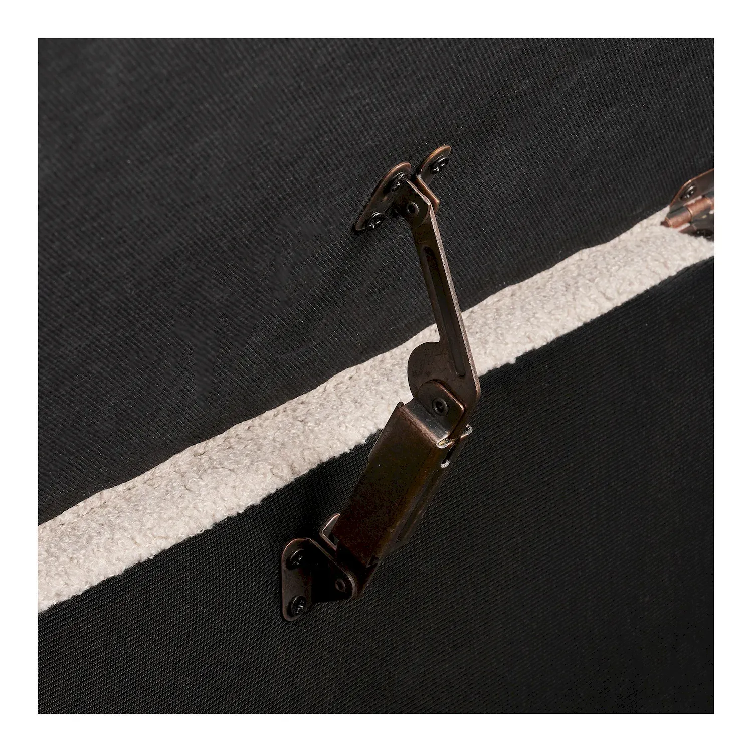 Ławka tapicerowana z pojemnikiem HARLOW 95x37x45 cm boucle beżowa - 1401310