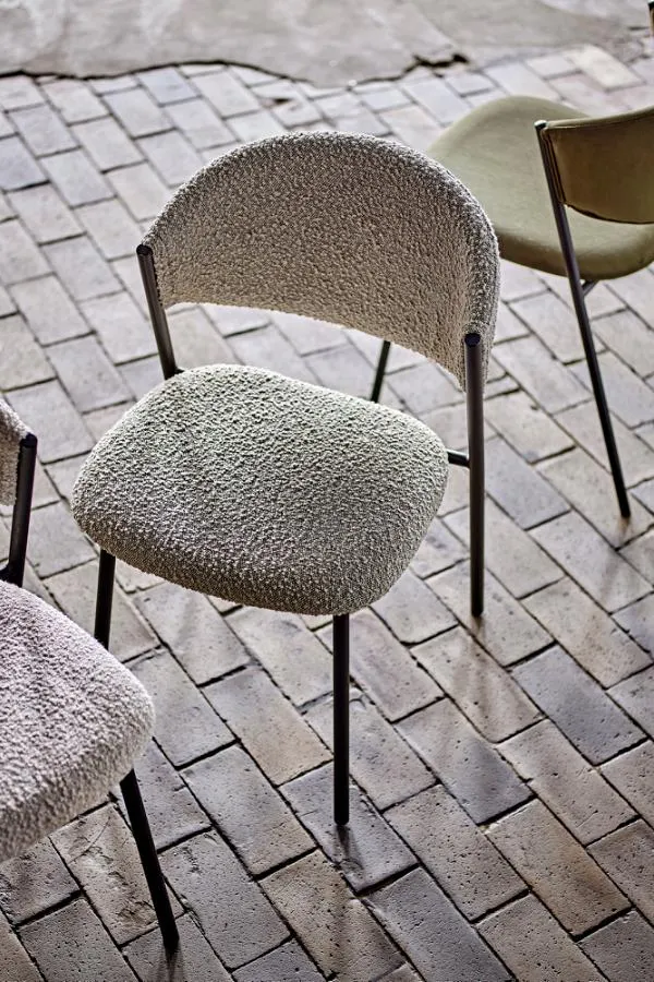 fotel, krzeslo, tkanina plush, materiał boucle, czarne nogi