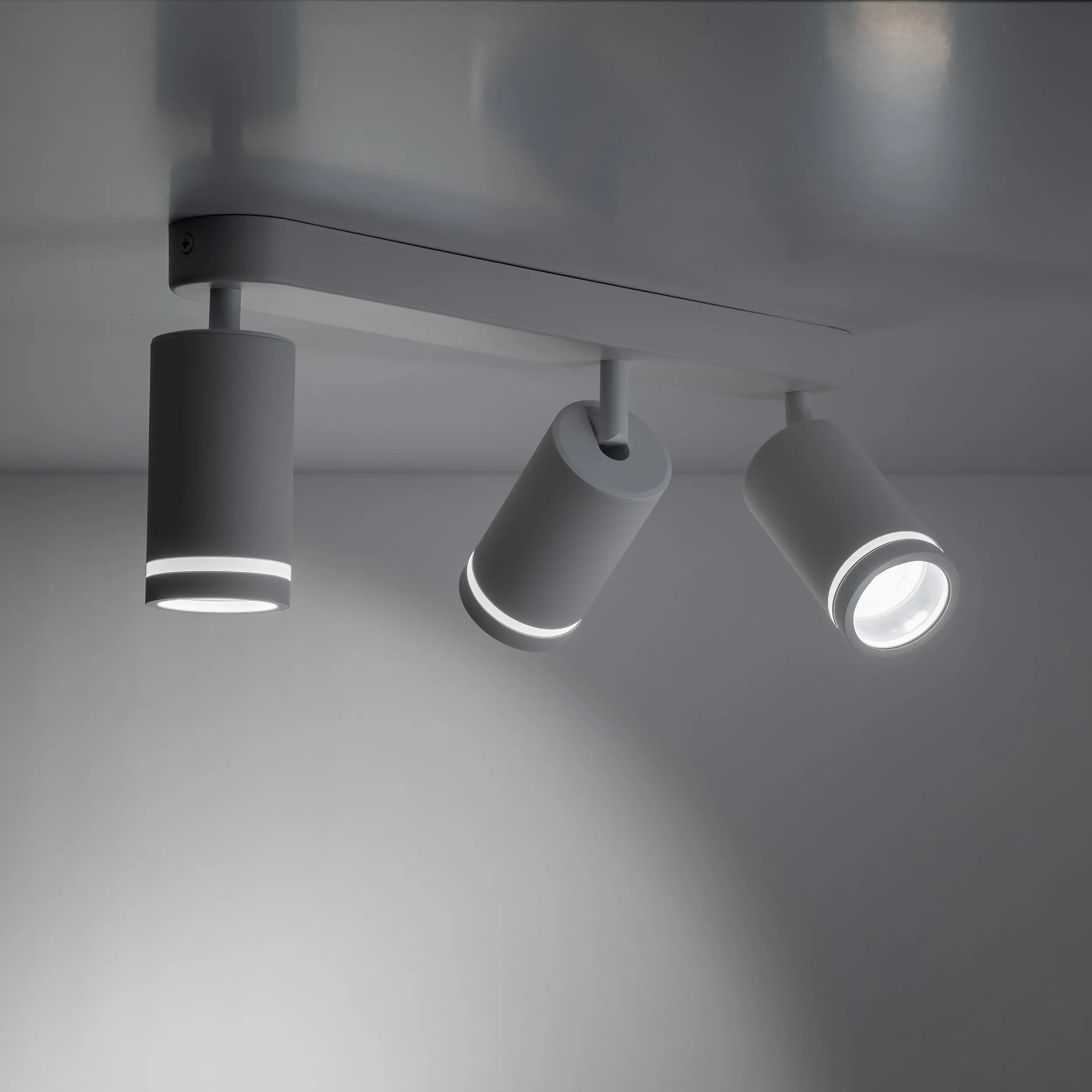 Lampa sufitowa JET biała na metalowej listwie niesymetryczna regulowana potrójna 55x15x5cm - TK_6915