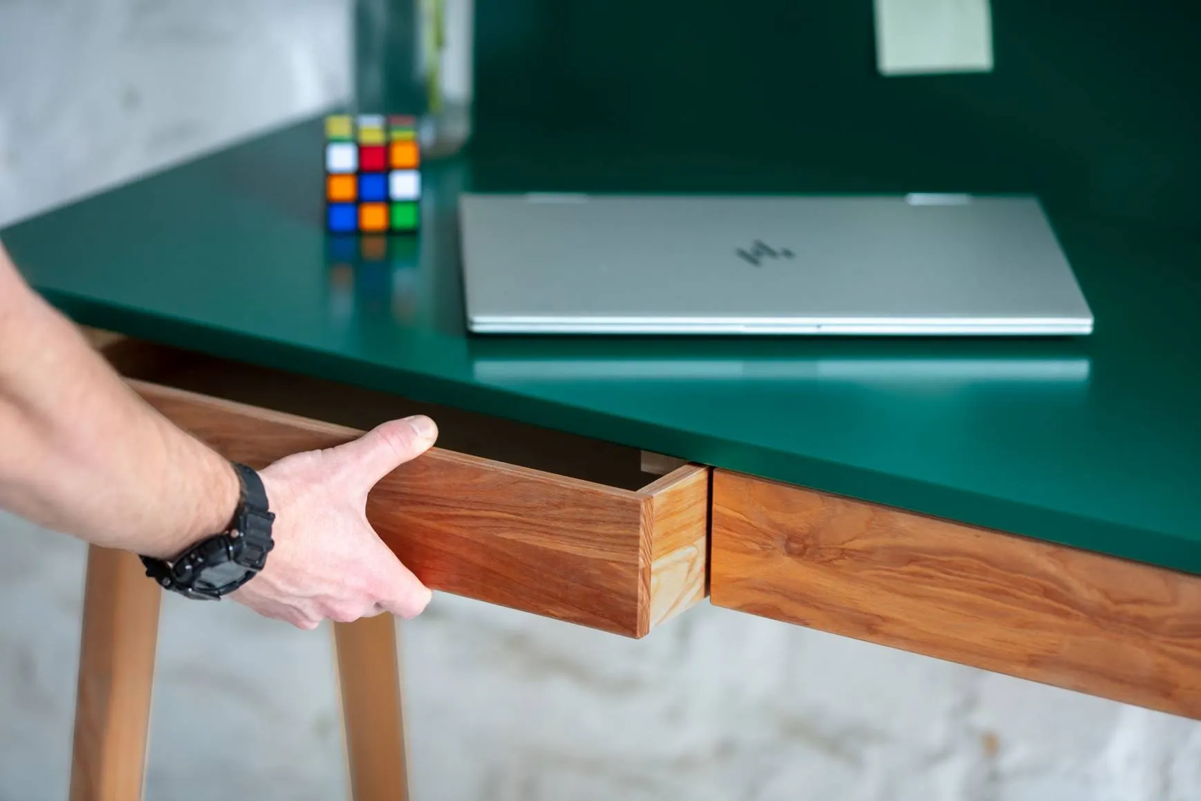 Biurko narożne z szufladami LUKA prawostronne 135x85 szałwiowy blat/nogi kolor dąb - NRGB_CDLUK217_OAK_R