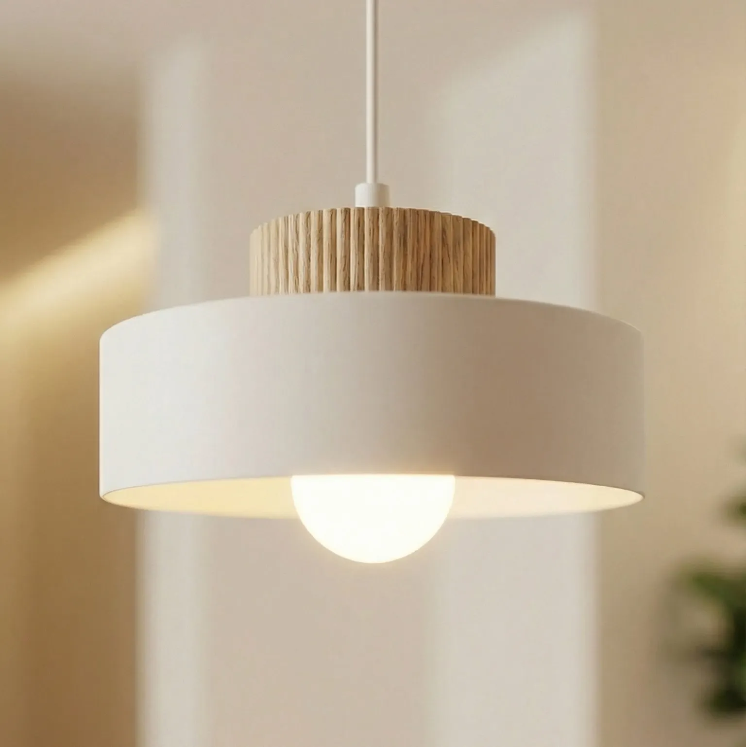image lampa wisząca, metalowy element, drewno, biały klosz, żarówka