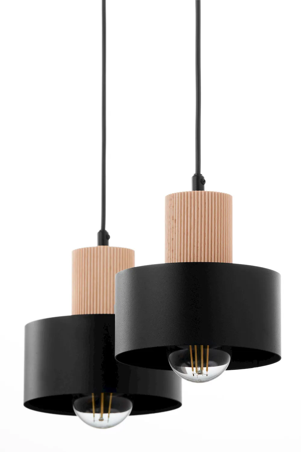 lampa wisząca, lamp pendant, czarna lampa, metalowy abażur, drewniane elementy