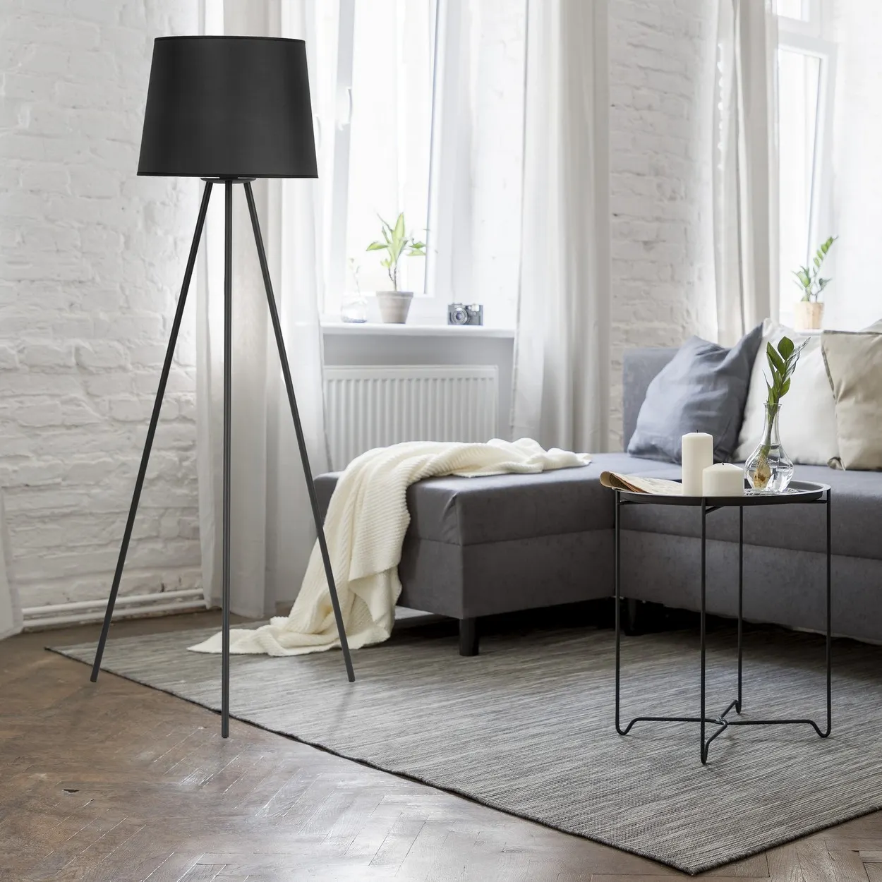 Lampa podłogowa ISEO czarna metalowe nogi - TK_5421