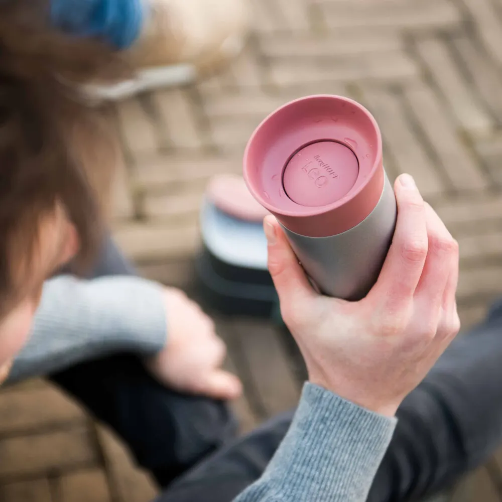 image kubek termiczny, szary, różowy korek, metalowy, przenośny