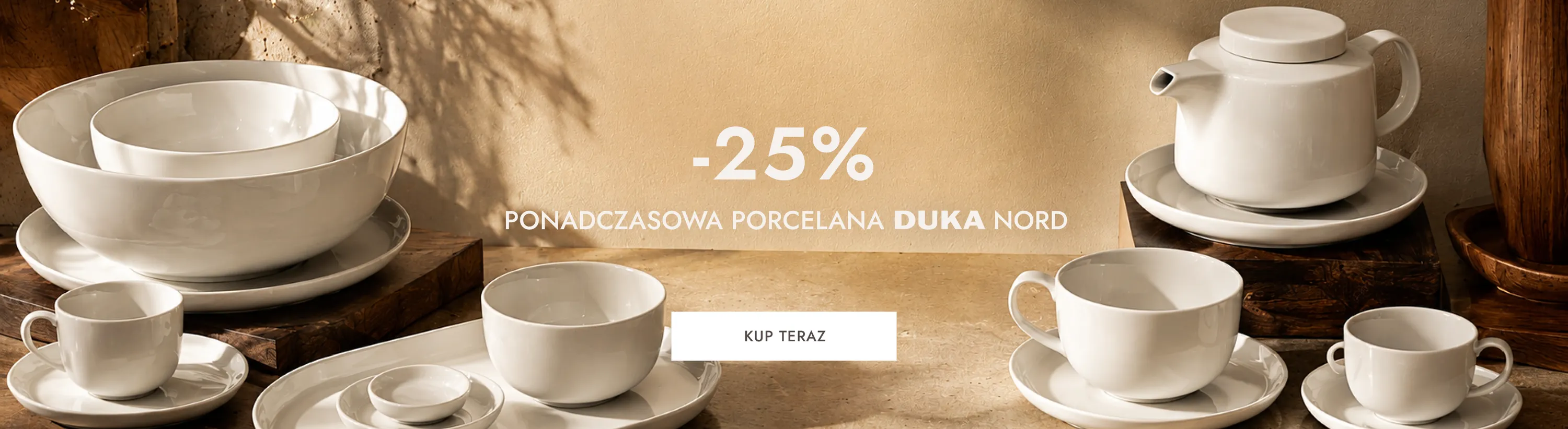 porcelana, zestaw naczyń, białe naczynia, serwis stołowy, talerze miski