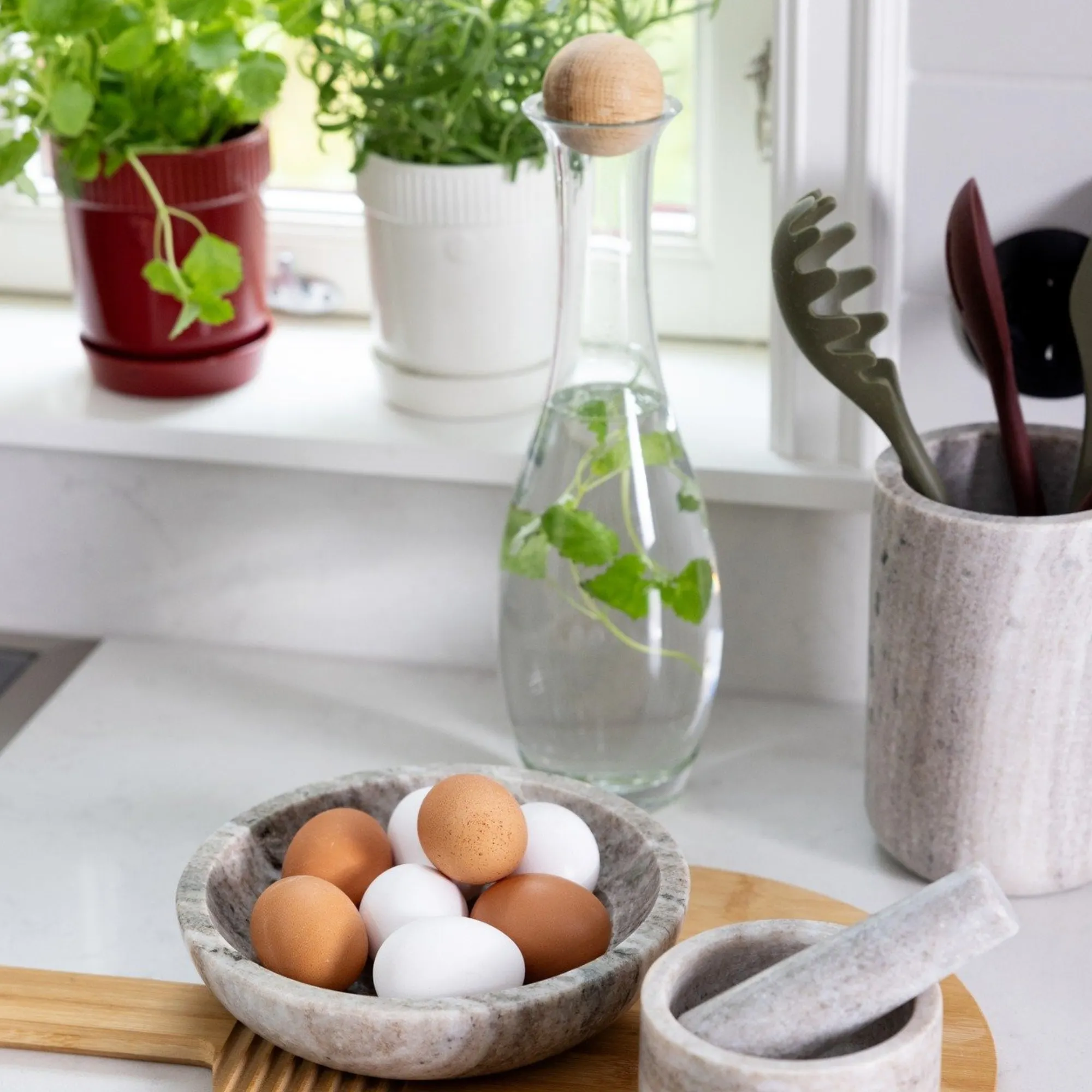 jaja, miska na jaja, kieliszka, drewno, kuchenka/kuchnia