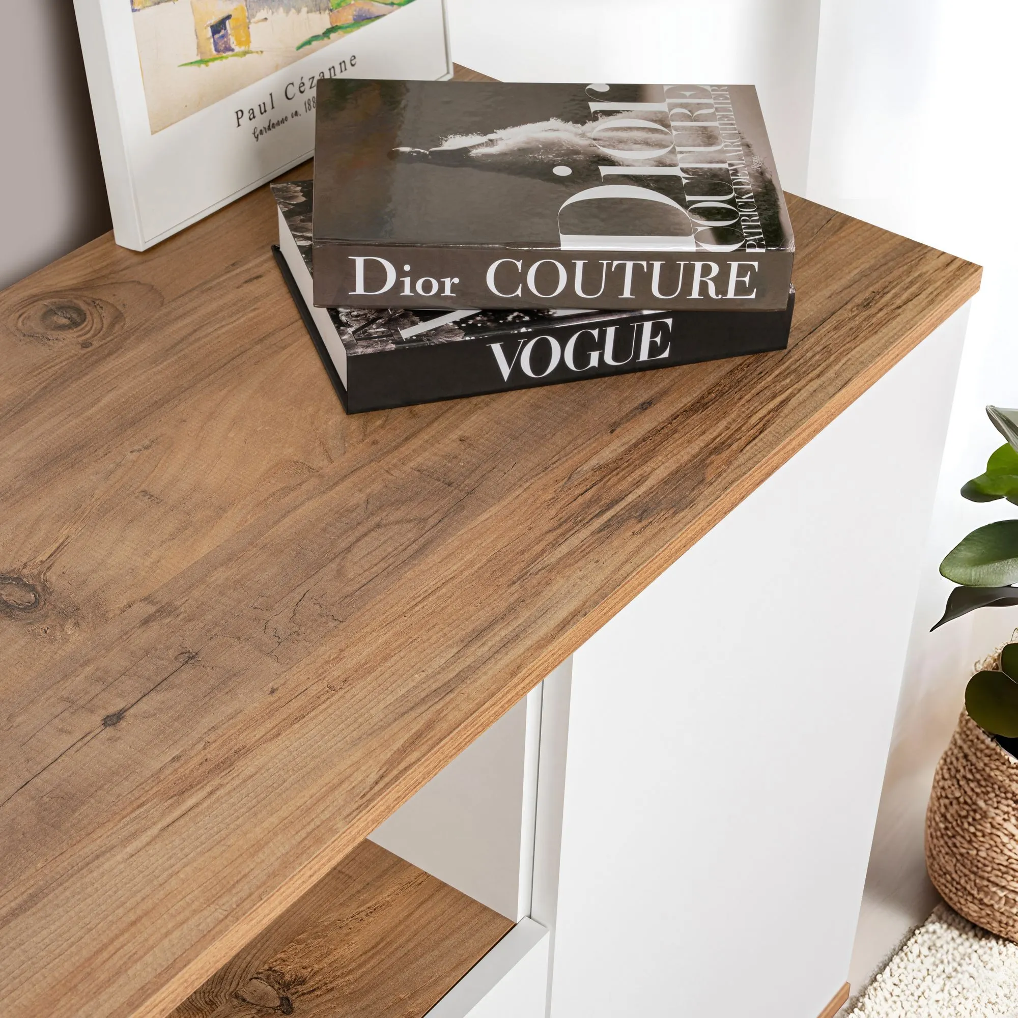 Komoda 4-drzwiowa z wnęką ARISTA 180 cm biały sosna atlantycka - ASI_241NRD1303