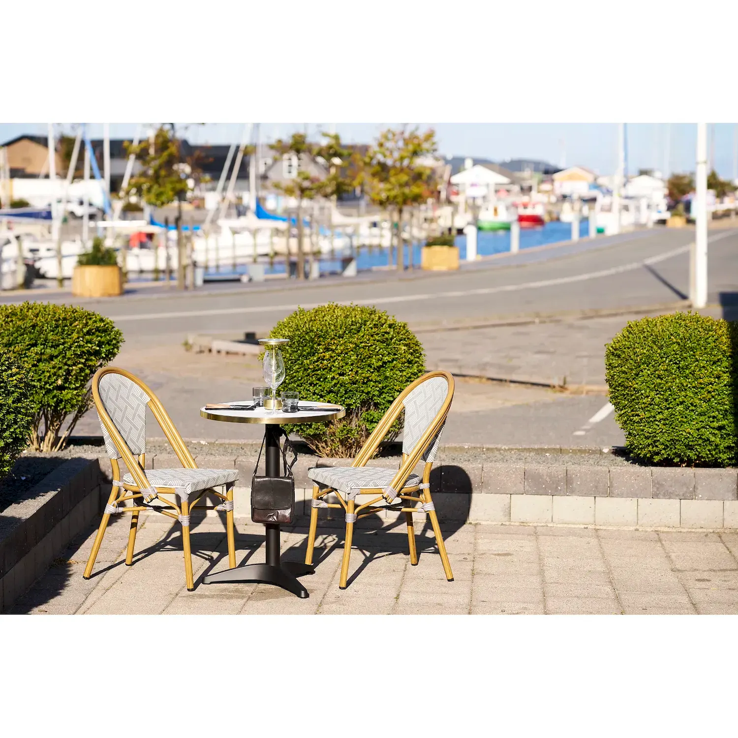 Stolik kawowy okrągły BISTRO 60 cm biały efekt marmuru/czarne nogi - 7501176