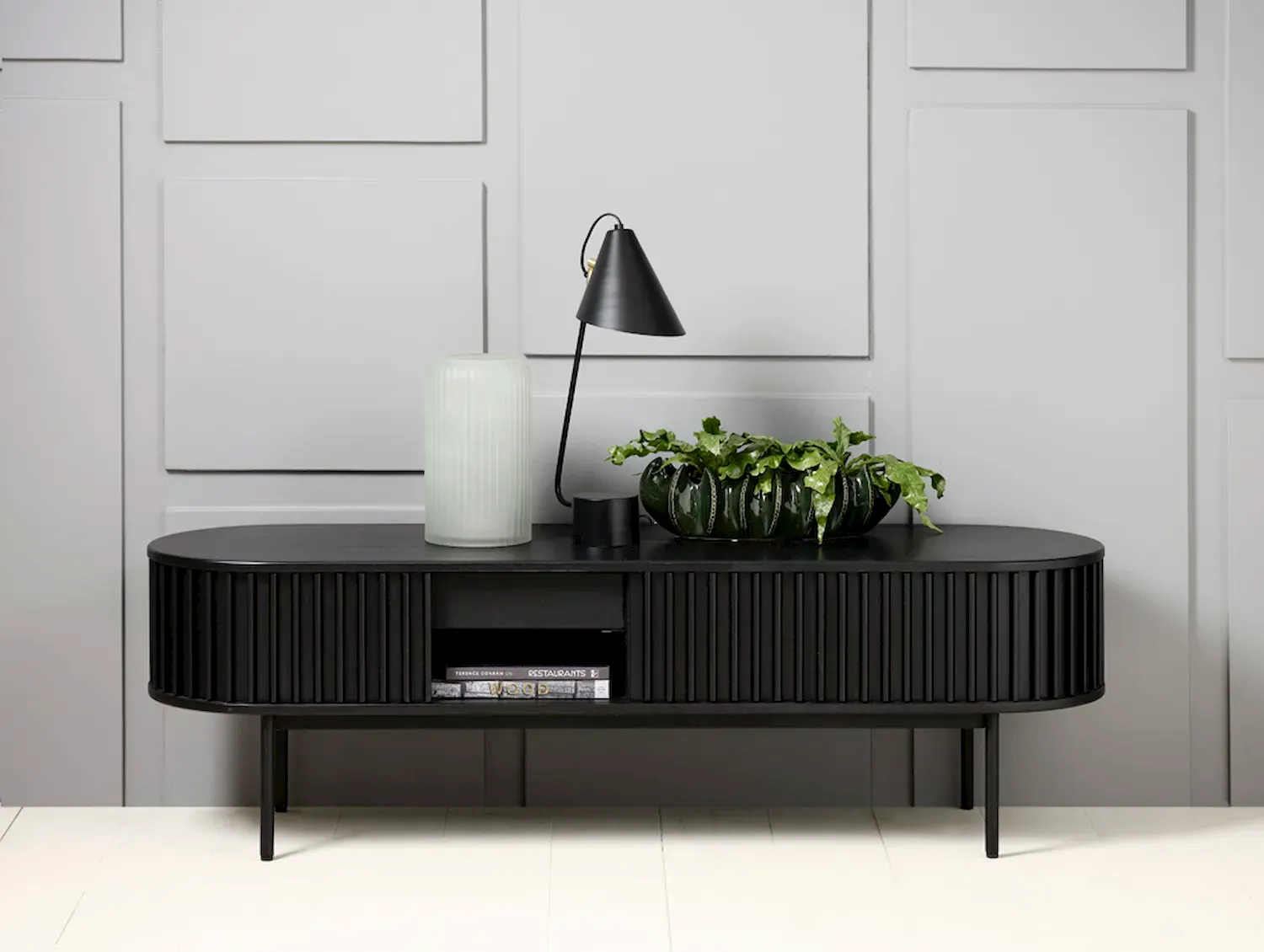 Szafka RTV 2-drzwiowa SIENA z szufladą ryflowana czarna - UN_46104640