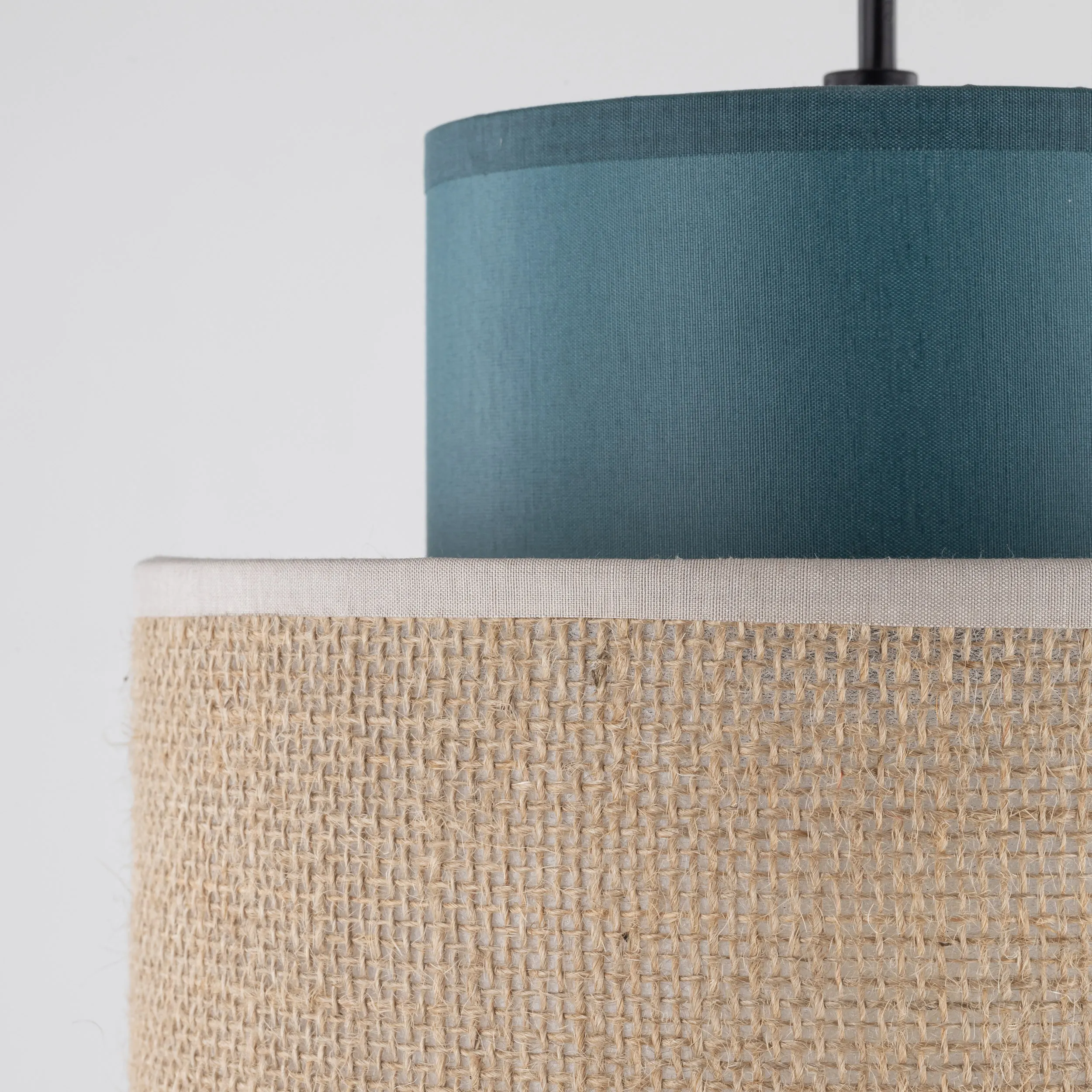 Lampa wisząca DUO JUTA czarna z niebieskim i brązowym kloszem 160x20cm - TK_3257