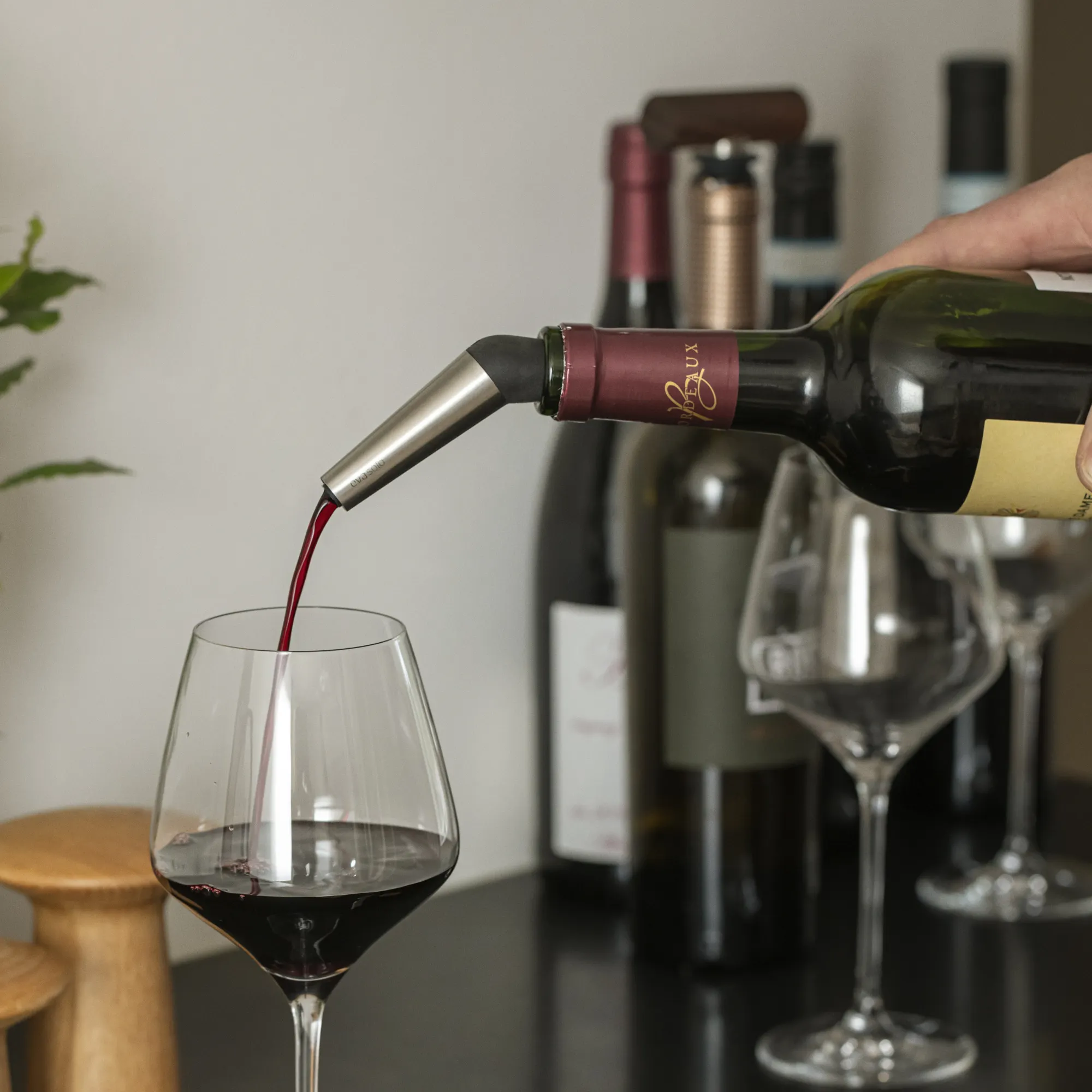 wino, do wina, laska do wina, pour wine, szklanka do wina