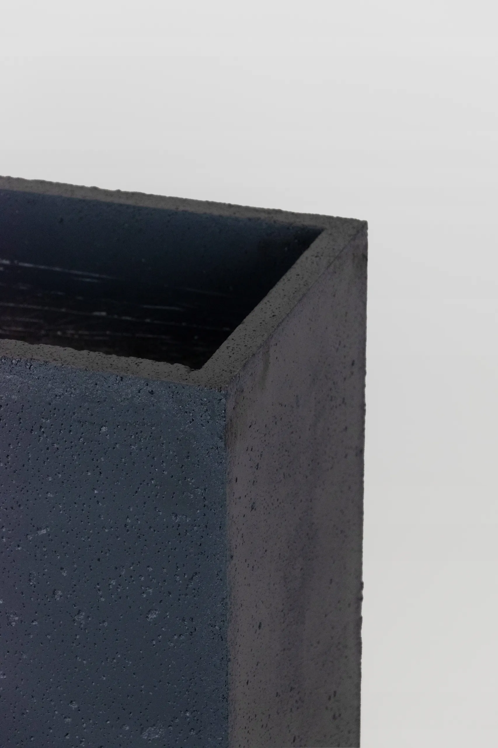 DONICZKA zewnętrzna betonowa SEVRAN 40x40x40 cm antracyt - LD_TZ000549