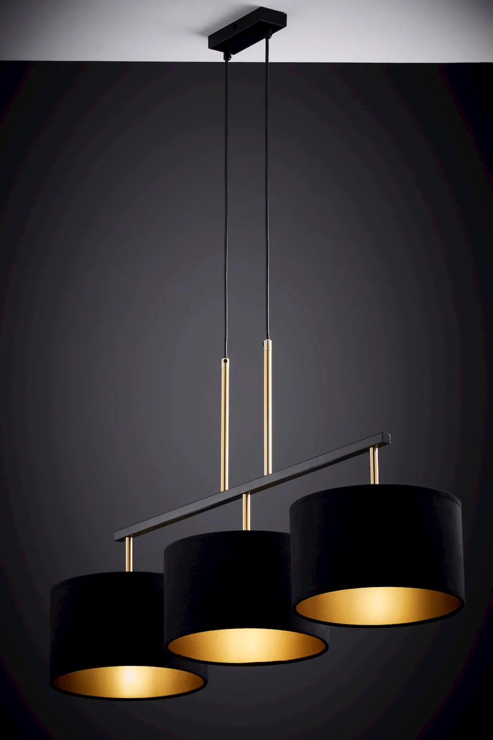 żyrandol, lampa wisząca, trzy cylindry, czarna zewnętrzna, złoty wnętrze, metalowa konstrukcja