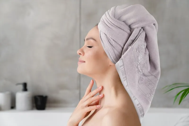 RĘCZNIK ISABEL (03) 70 X 140 CM CIEMNOFIOLETOWY - EU_410705