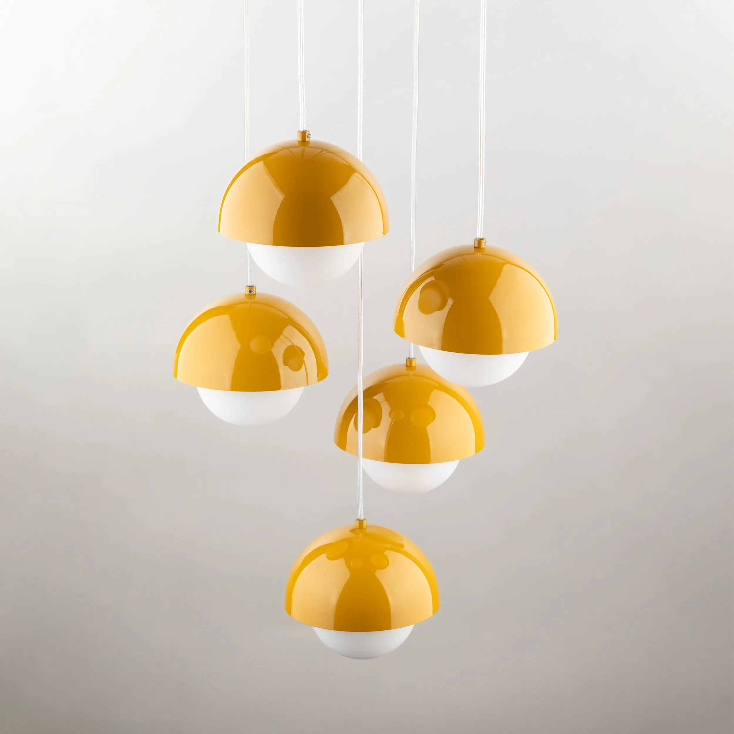 Lampa wisząca BONO żółta z białymi przewodami oraz okrągłymi szklanymi kloszami 140x32cm - TK_10268