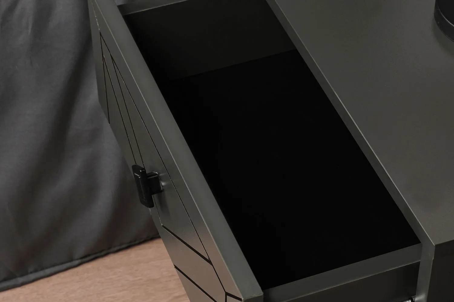 Szafka nocna z 2 szufladami LUNA frezowany front metalowe nóżki antracytowa - ASI_854KLN3310