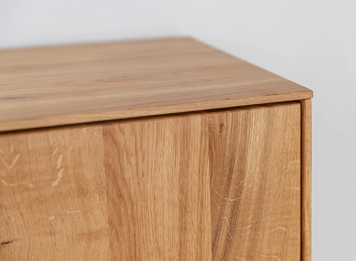 Witryna niska COLLODI dębowa 3-drzwiowa z oświetleniem - dąb olejowany - ZICOL11