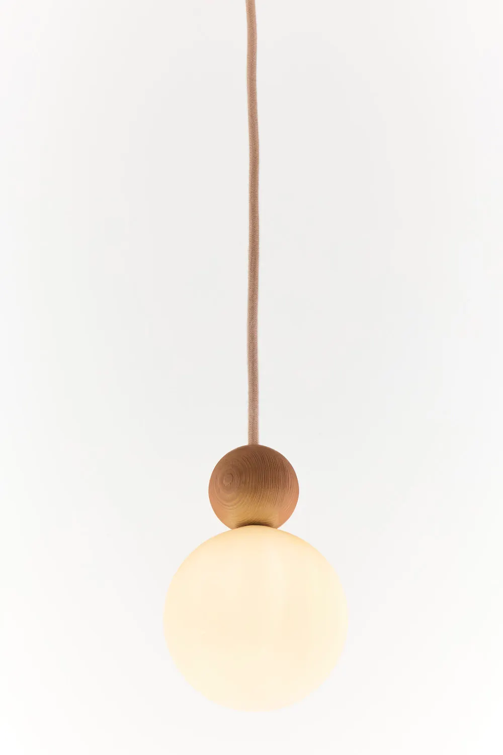lampa wisząca, pendant, drewniana oprawa, kulka