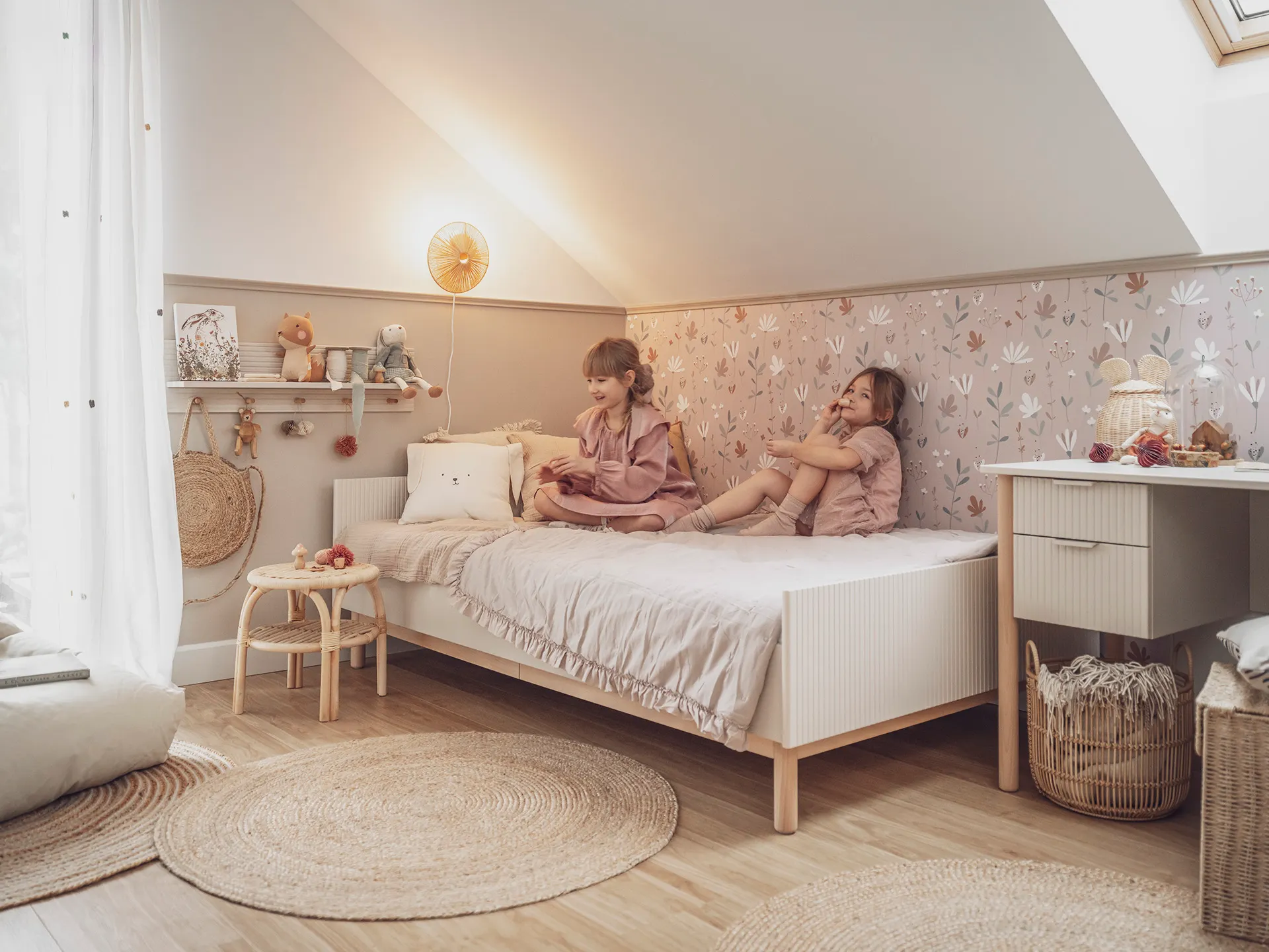 Łóżko dziecięce MILOO 120x200 drewniane białe - PIN_045-062-310