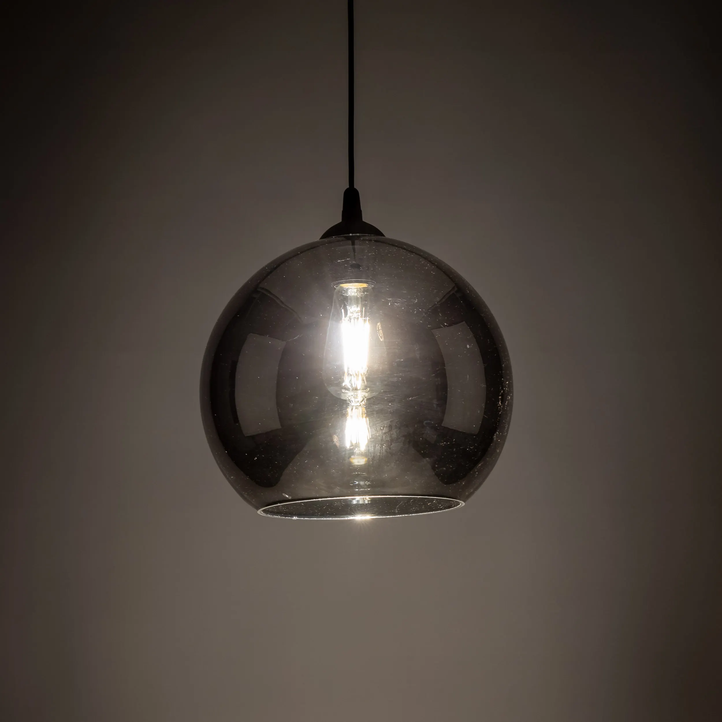 Lampa wisząca VENEZIA czarna z szarym lustrzanym okrągłym szklanym kloszem 115x30cm - TK_5765