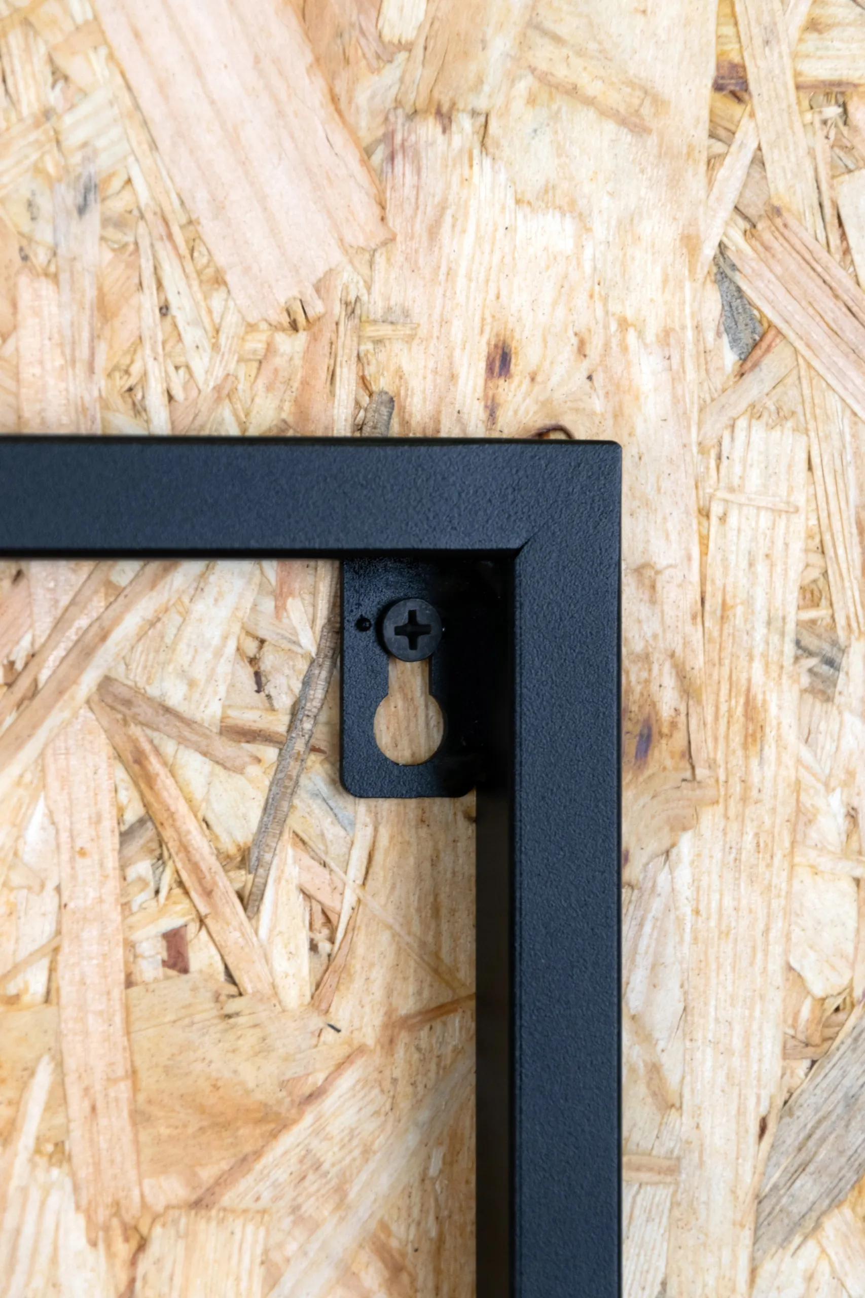 Kwietnik wiszący LENS S metal drewno czarny naturalny - LD_TZ000084