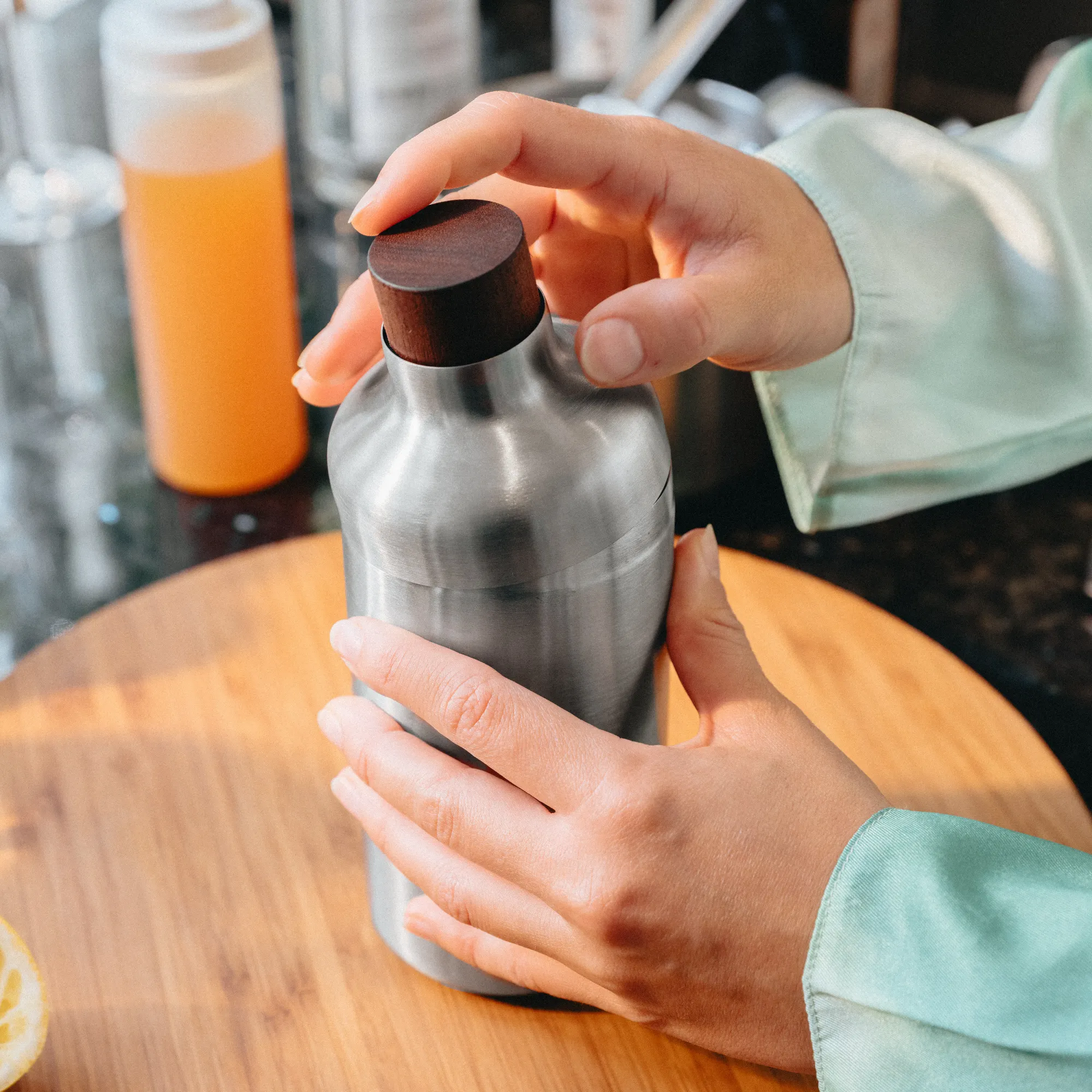 image butelka, korek, metalowy, kolor szary, design stalowy