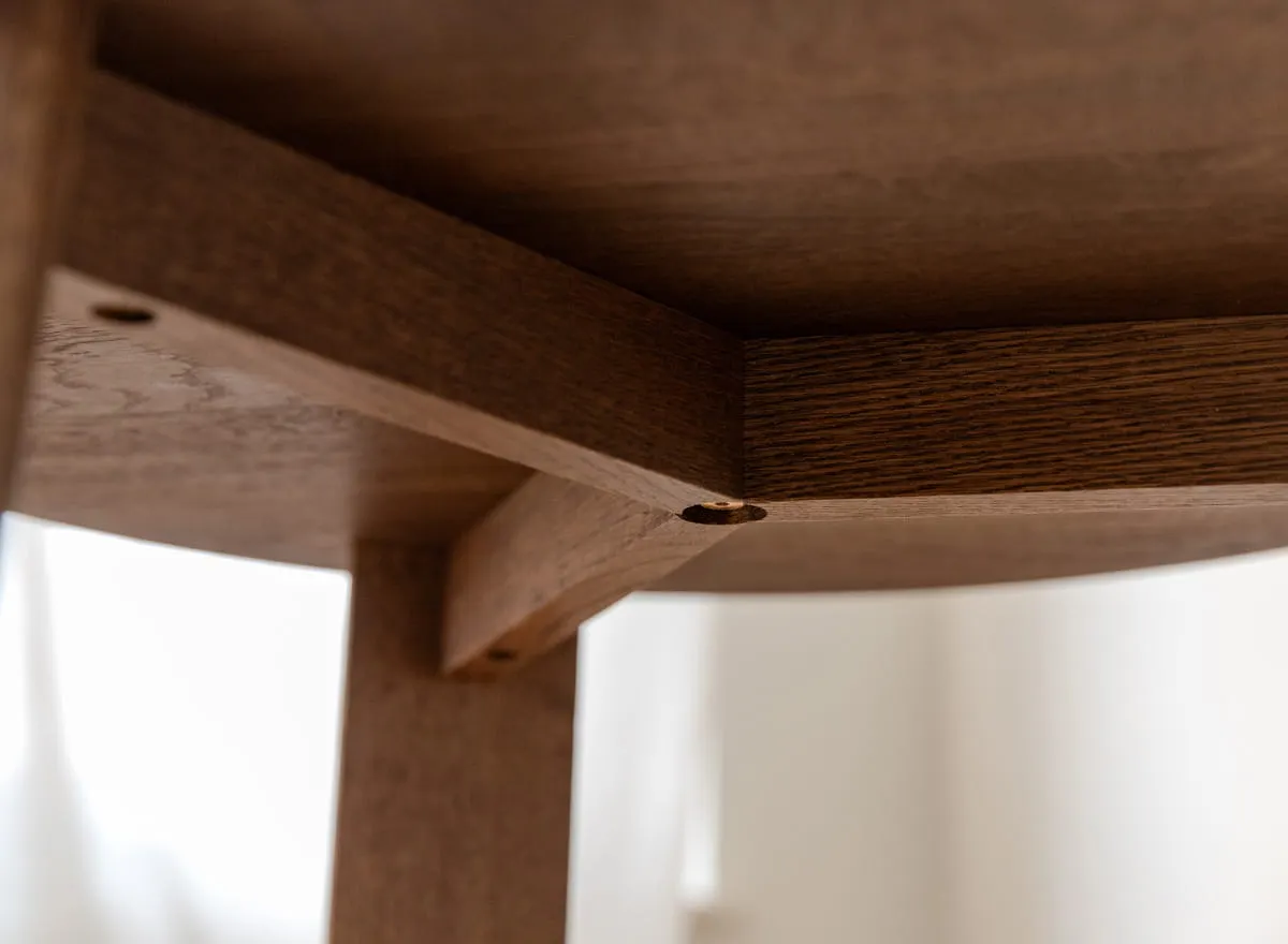 Stolik okrągły dębowy MONTI 71 cm - tabacco - PRHMON71T