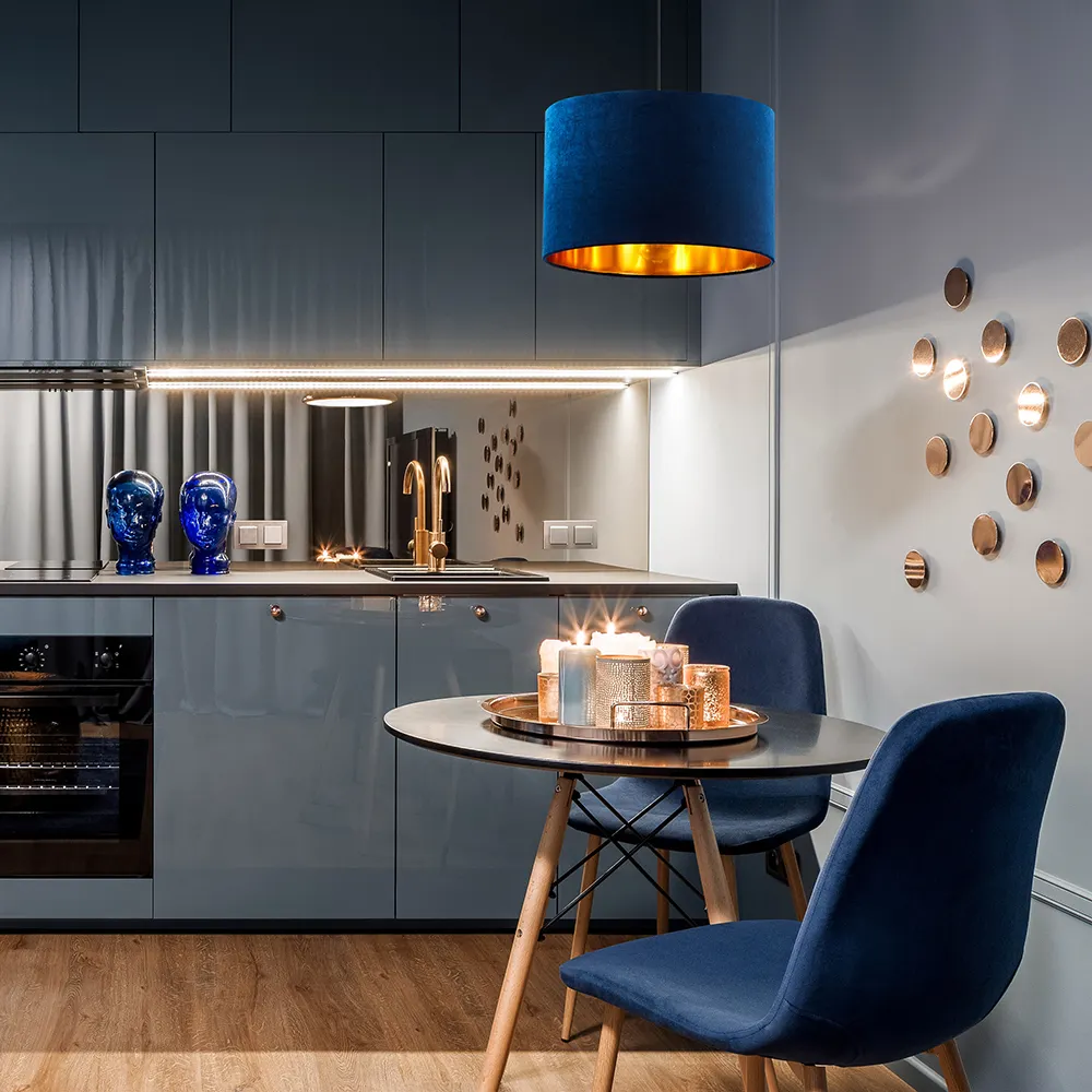 Lampa wisząca TERCINO niebieska z zewnątrz złota wewnątrz na czarnej podstawie i przewodzie okrągła 170x50cm - TK_6173