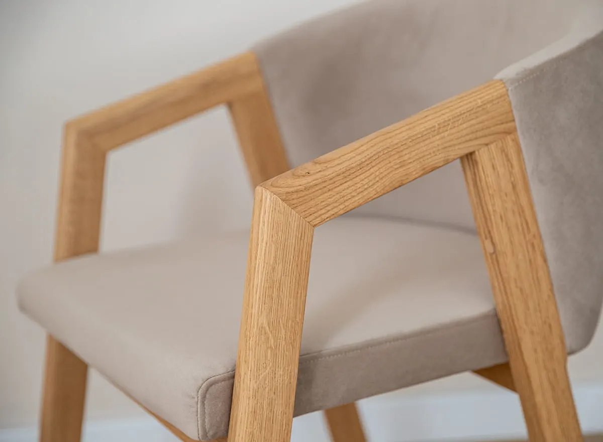 Krzesło tapicerowane AVELINA beżowe z drewnianymi nogami 9611 FORIO- beżowe - FOR9611AV