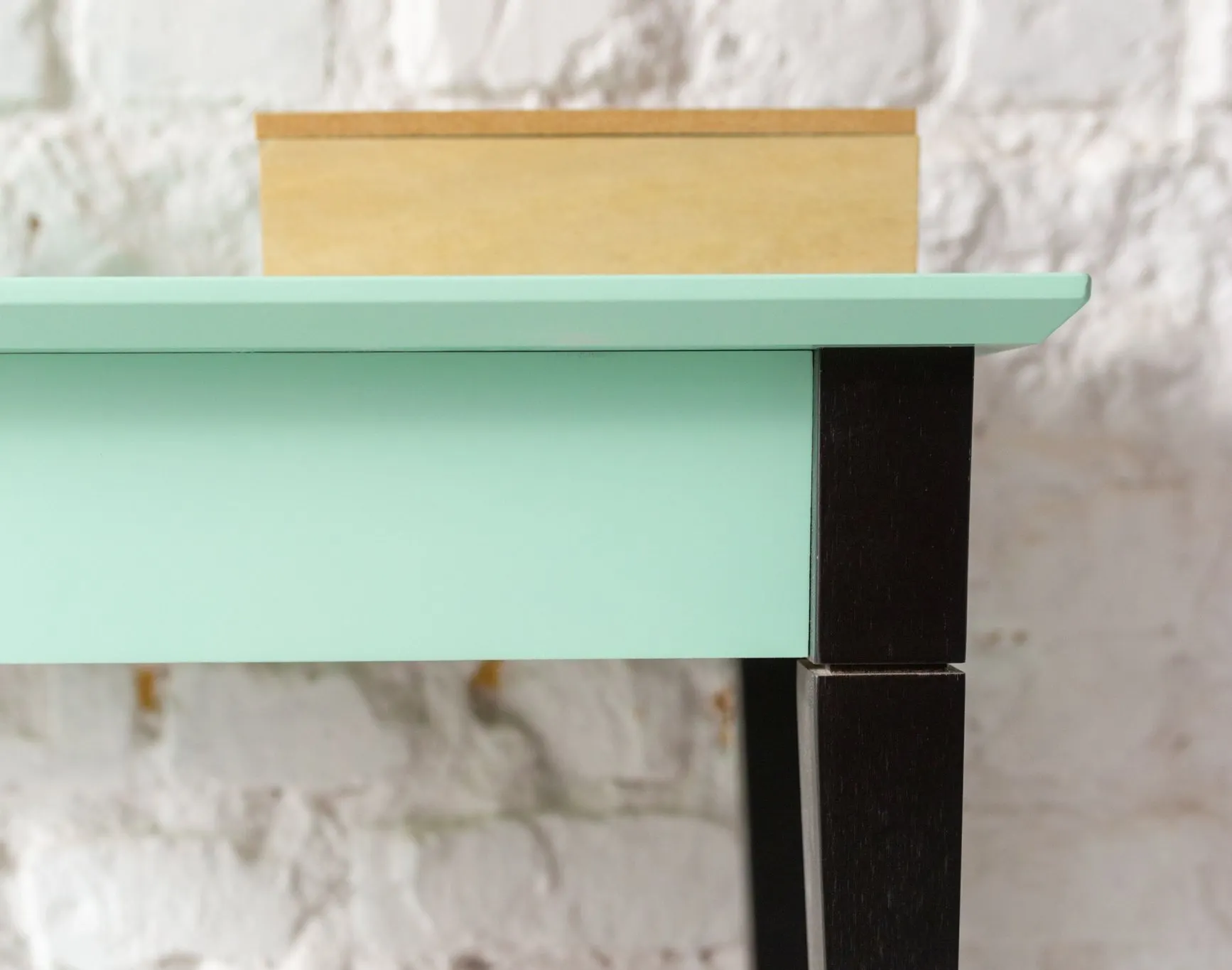 Biurko z szufladą MIMO 85x40 czerwony blat/czarne drewniane nogi - RAGABAWDMI212B