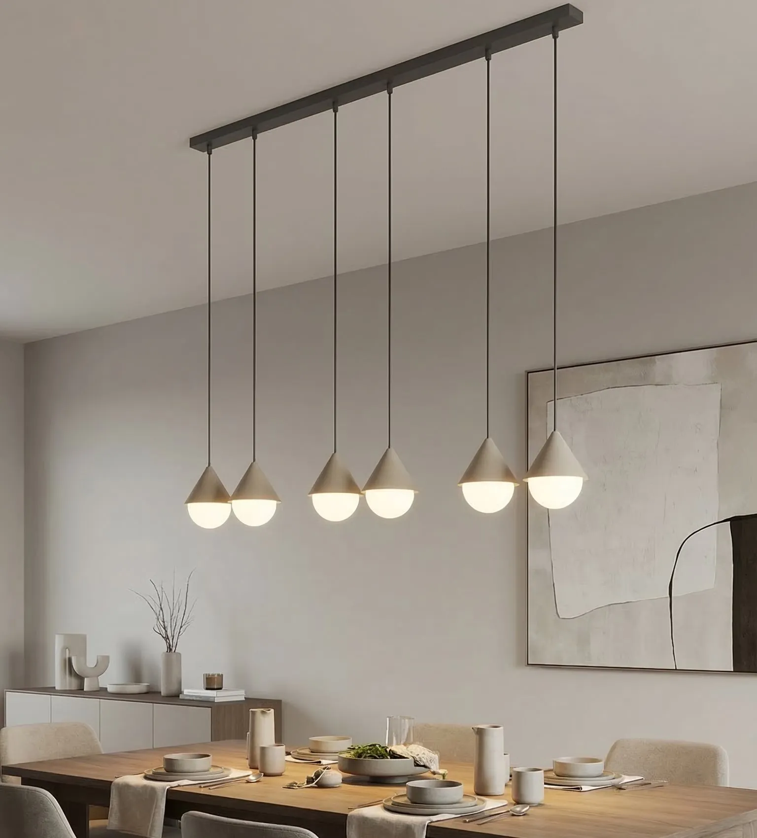 image łóżko, lampa wisząca, kinkiety, jadalnia, stoły i krzesła