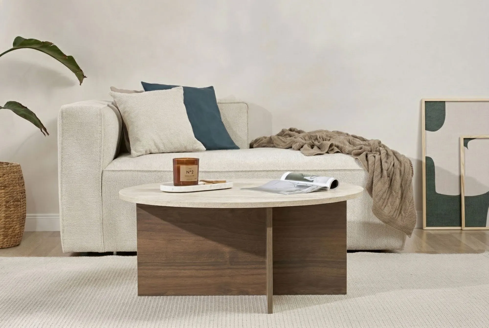 image sofa, living room, poduszki, stolik kawowy, koc