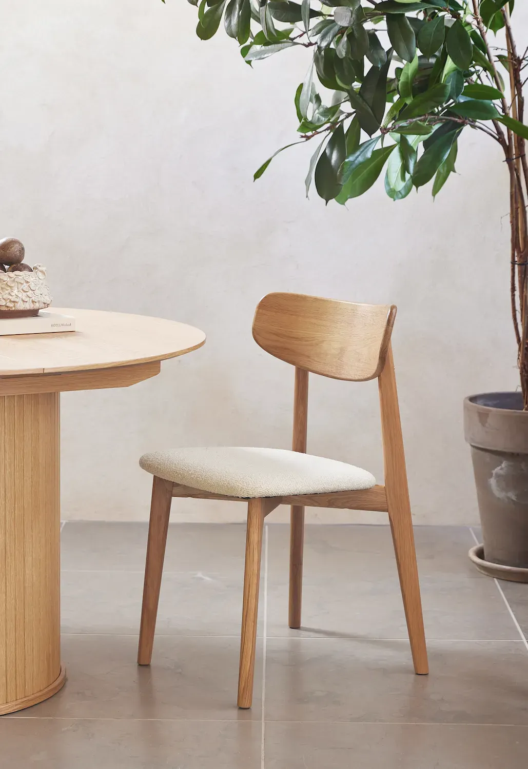 Krzesło drewniane ELIM z tapicerowanym siedziskiem - złamana biel, naturalny - UN_49530002