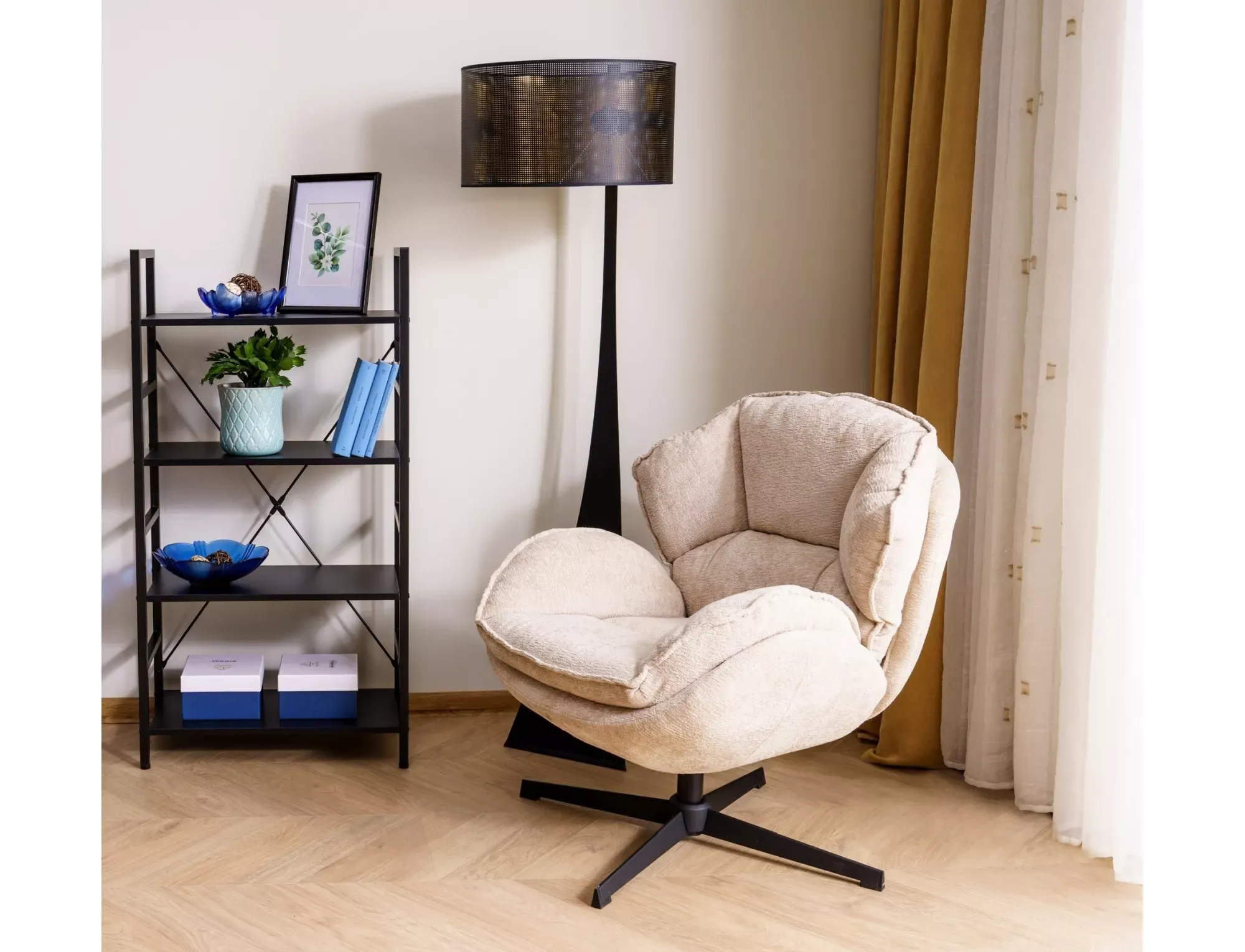 Fotel obrotowy wypoczynkowy BETTY beżowy czarne nogi Signal - BETTYBE